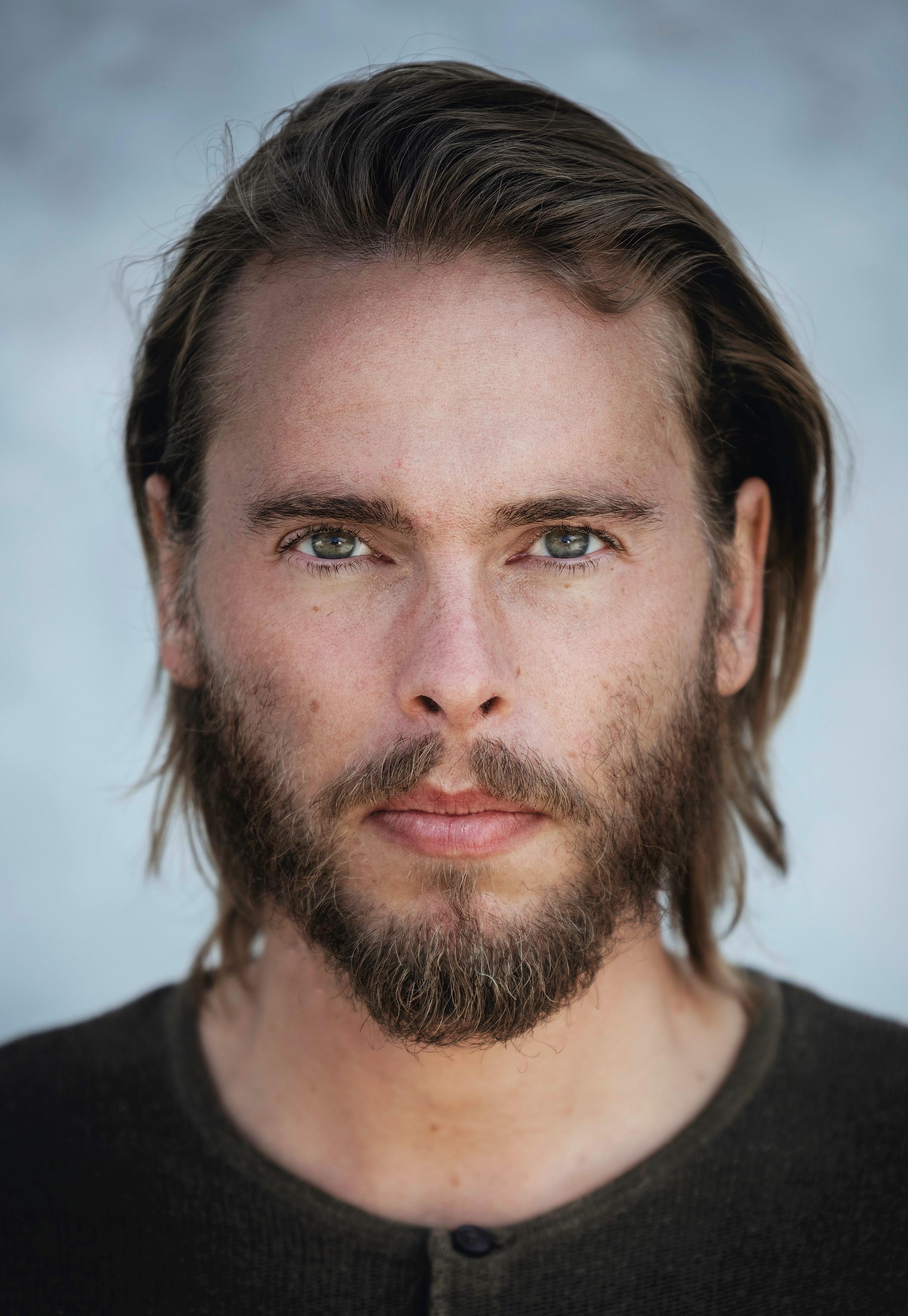 actor Jonathan Tufvesson large photo