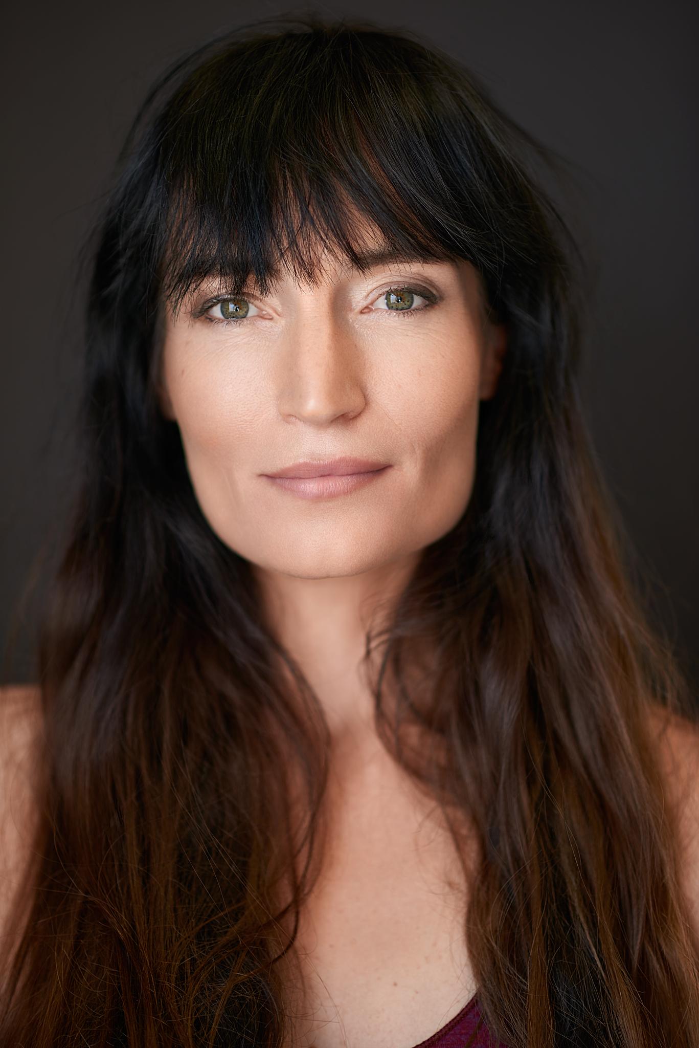 actor Chloë Caro large photo