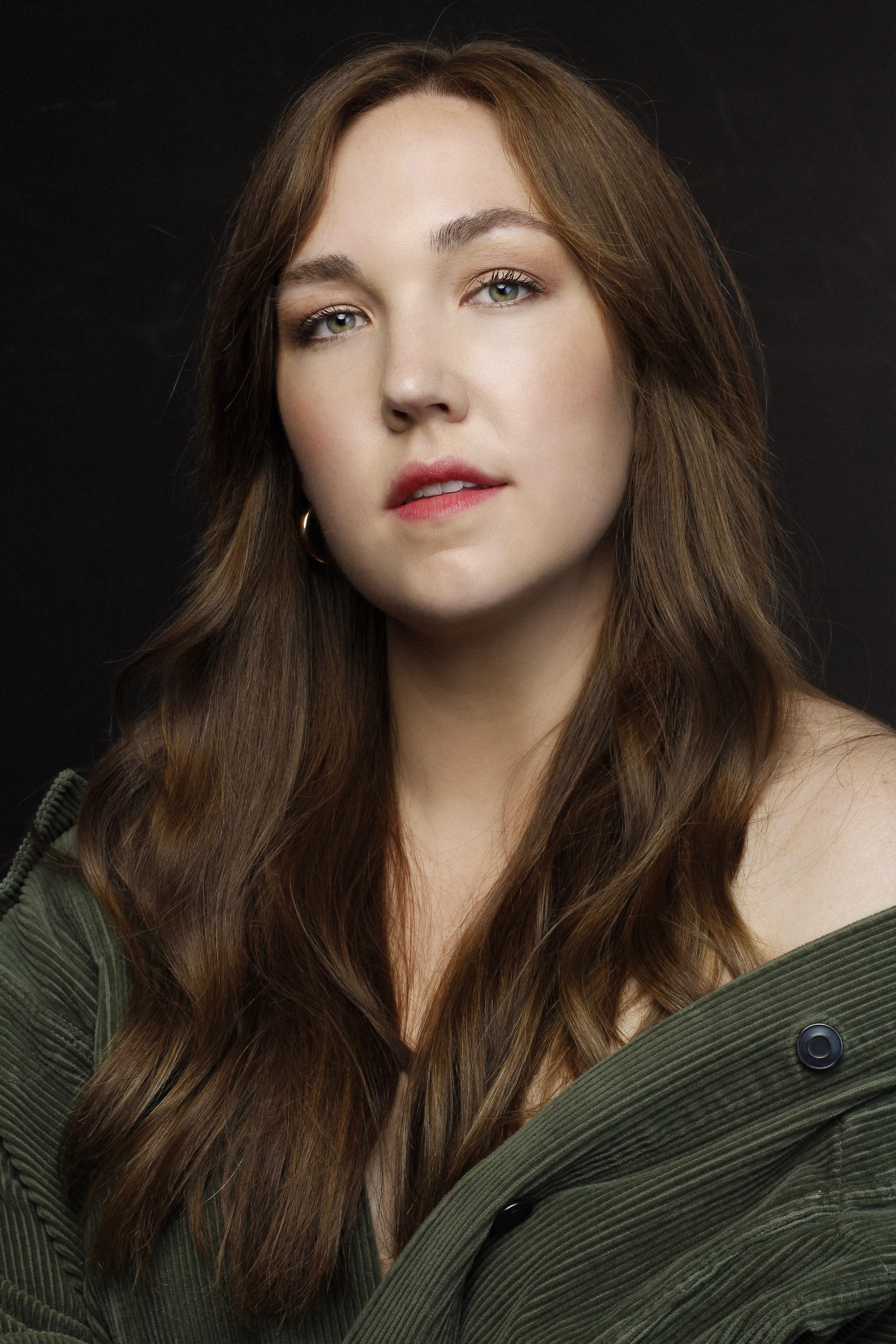 actor Mackenzie Gilmore large photo