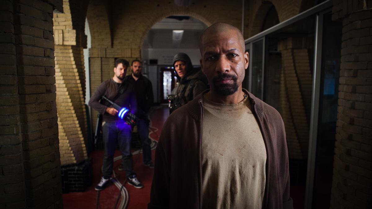 actor Mike Libanon large photo