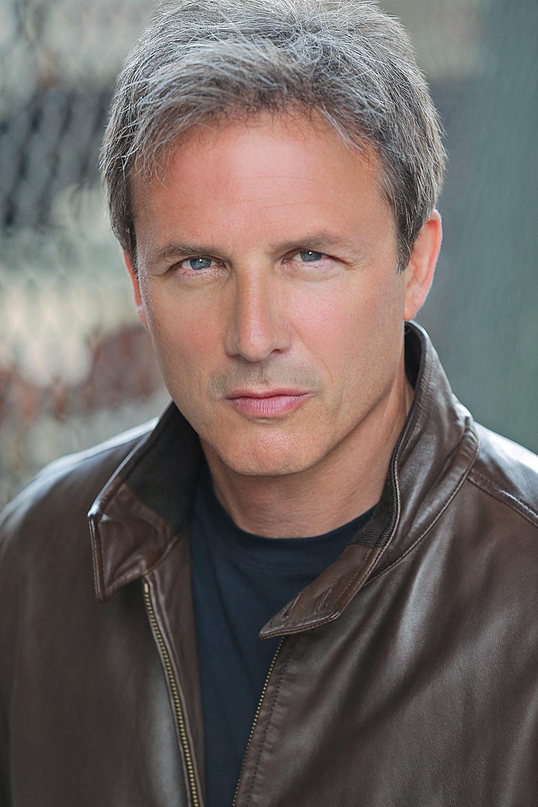 actor Wills Robbins large photo