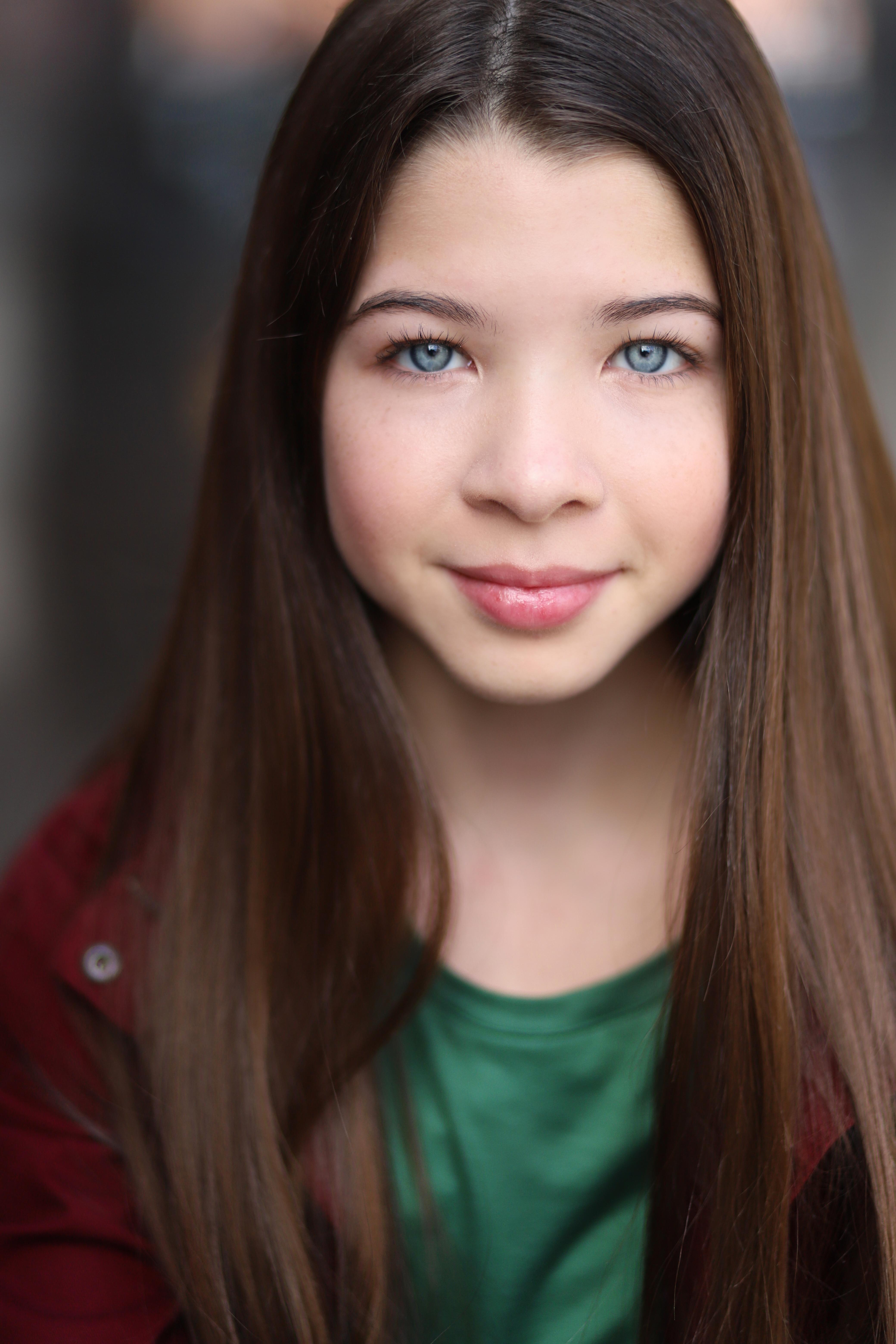 actor Grace E Gonzalez large photo