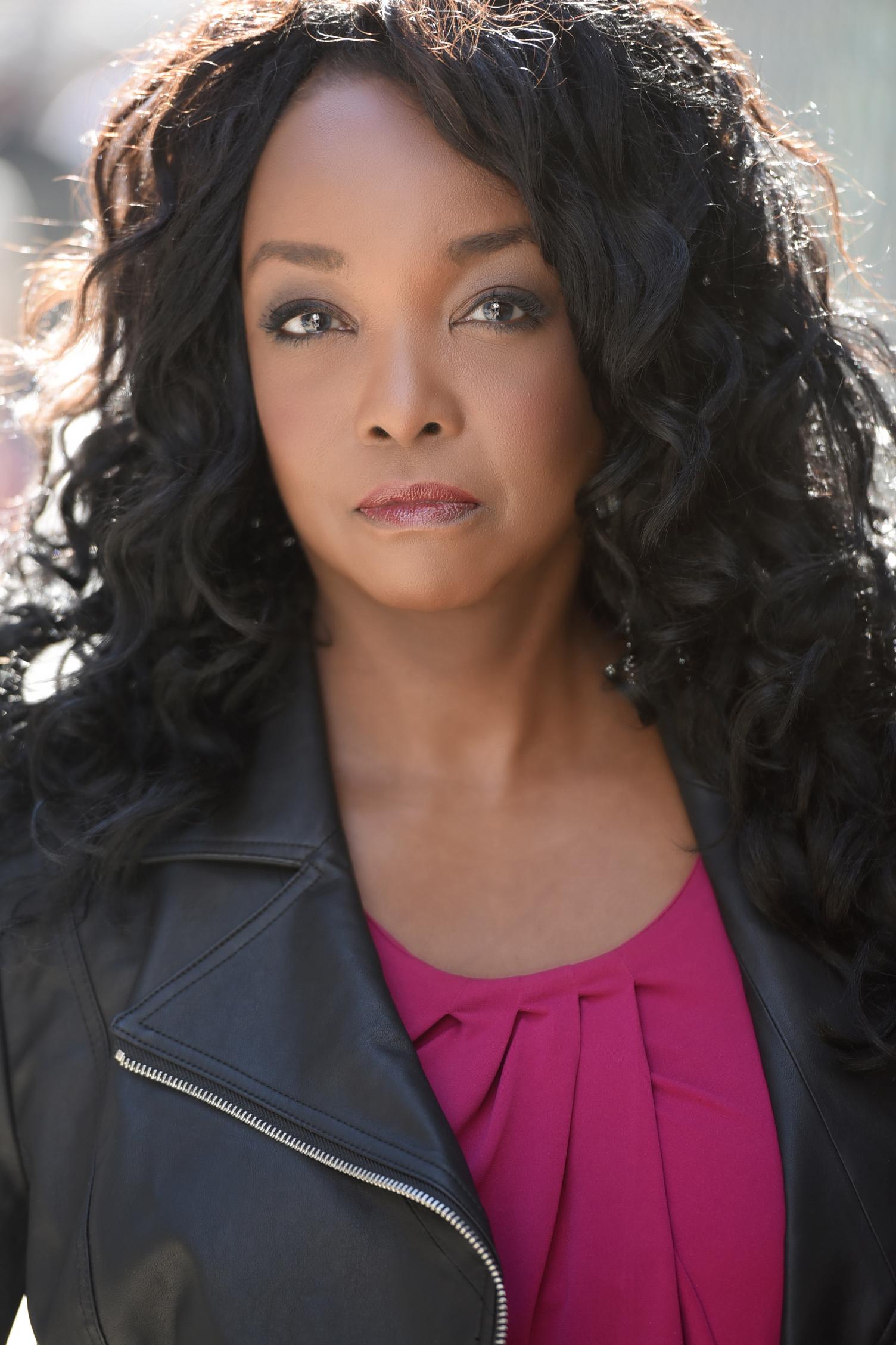 actor Bobbi Owens large photo