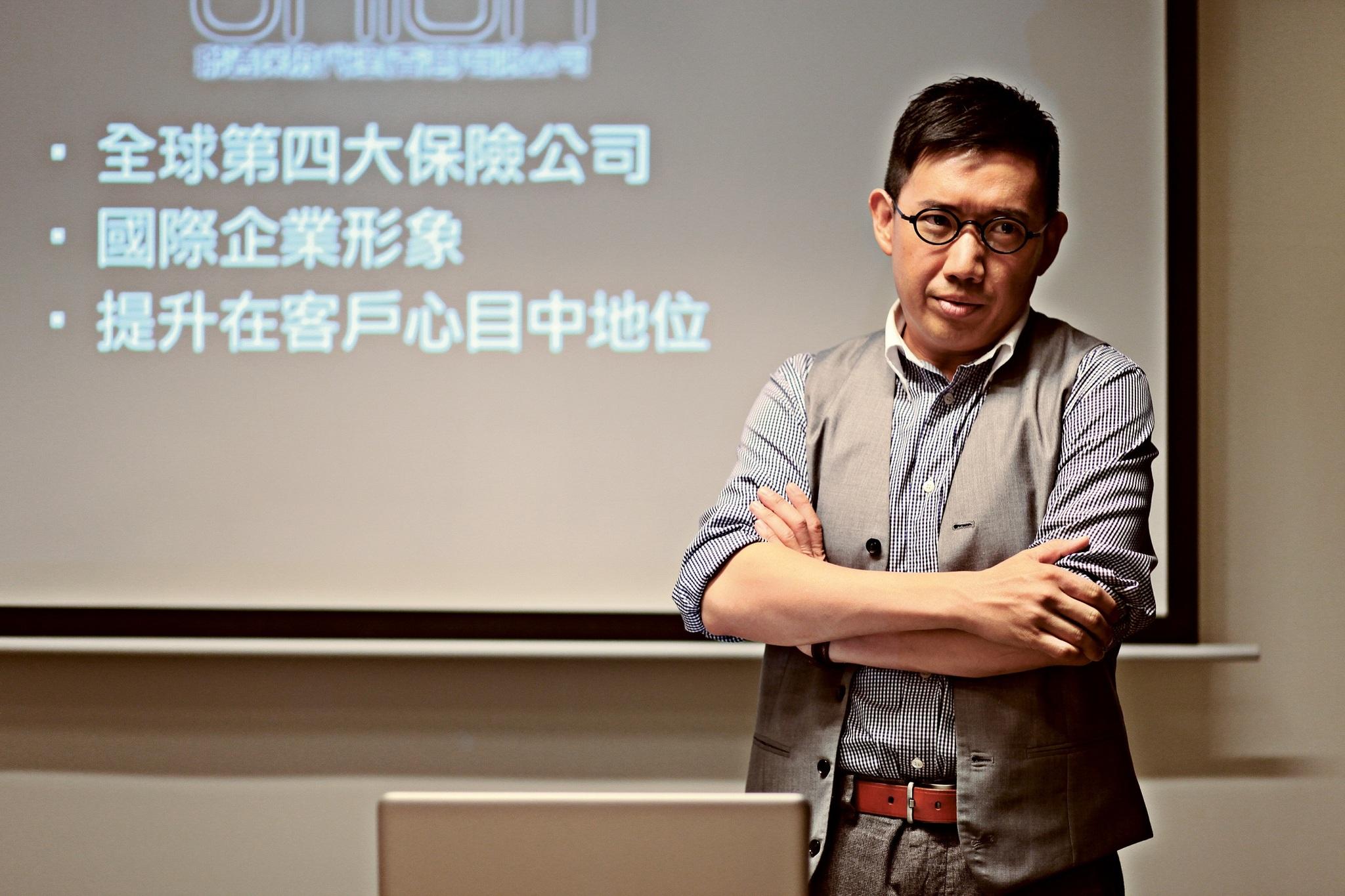 actor Chapman To large photo