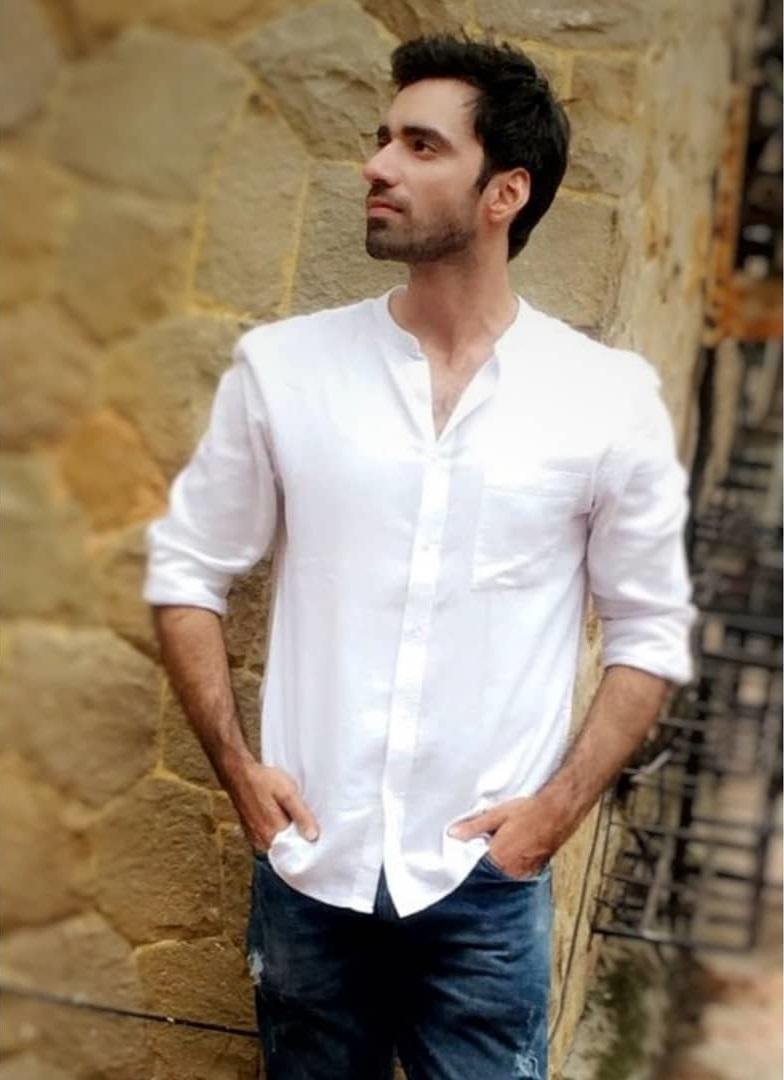 actor Avinash Tiwary large photo