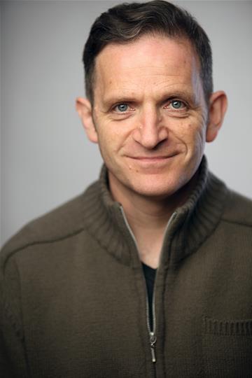 actor Daniel Tatarsky large photo