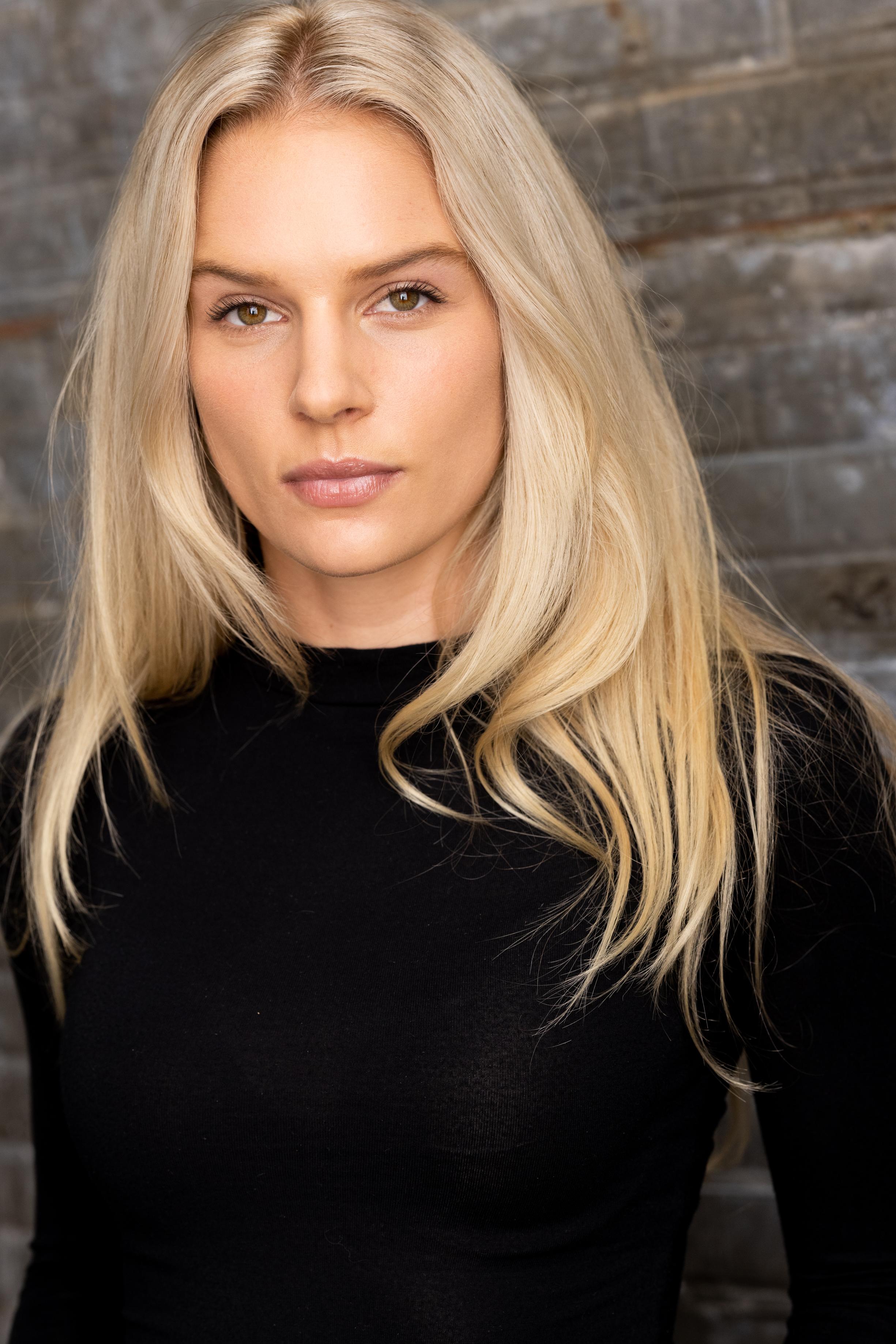 actor Callie Gilbert large photo