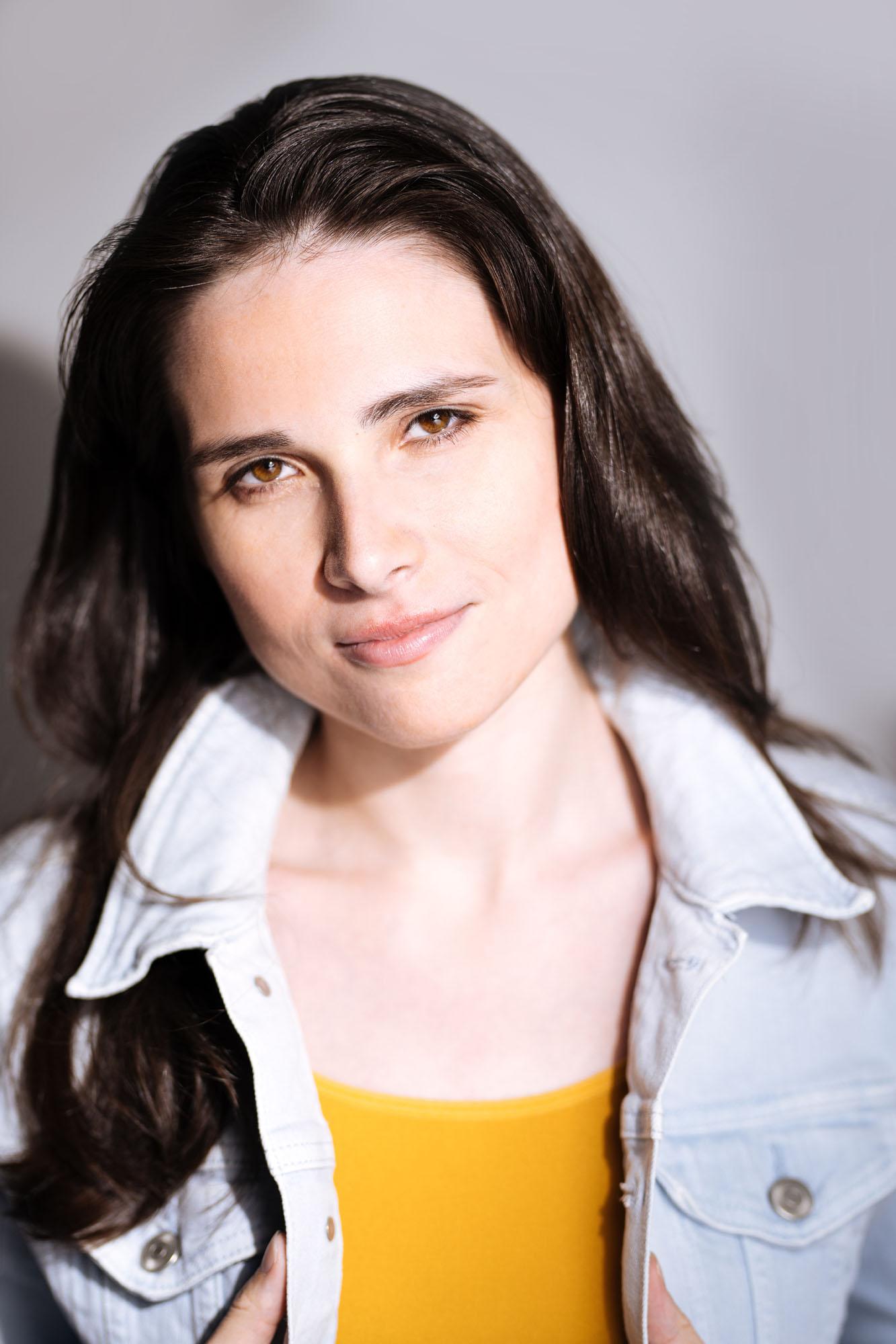 actor Laura Alexandra Schmitt large photo