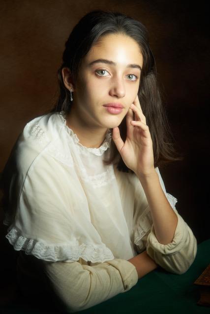 actor Emma Bercovici large photo