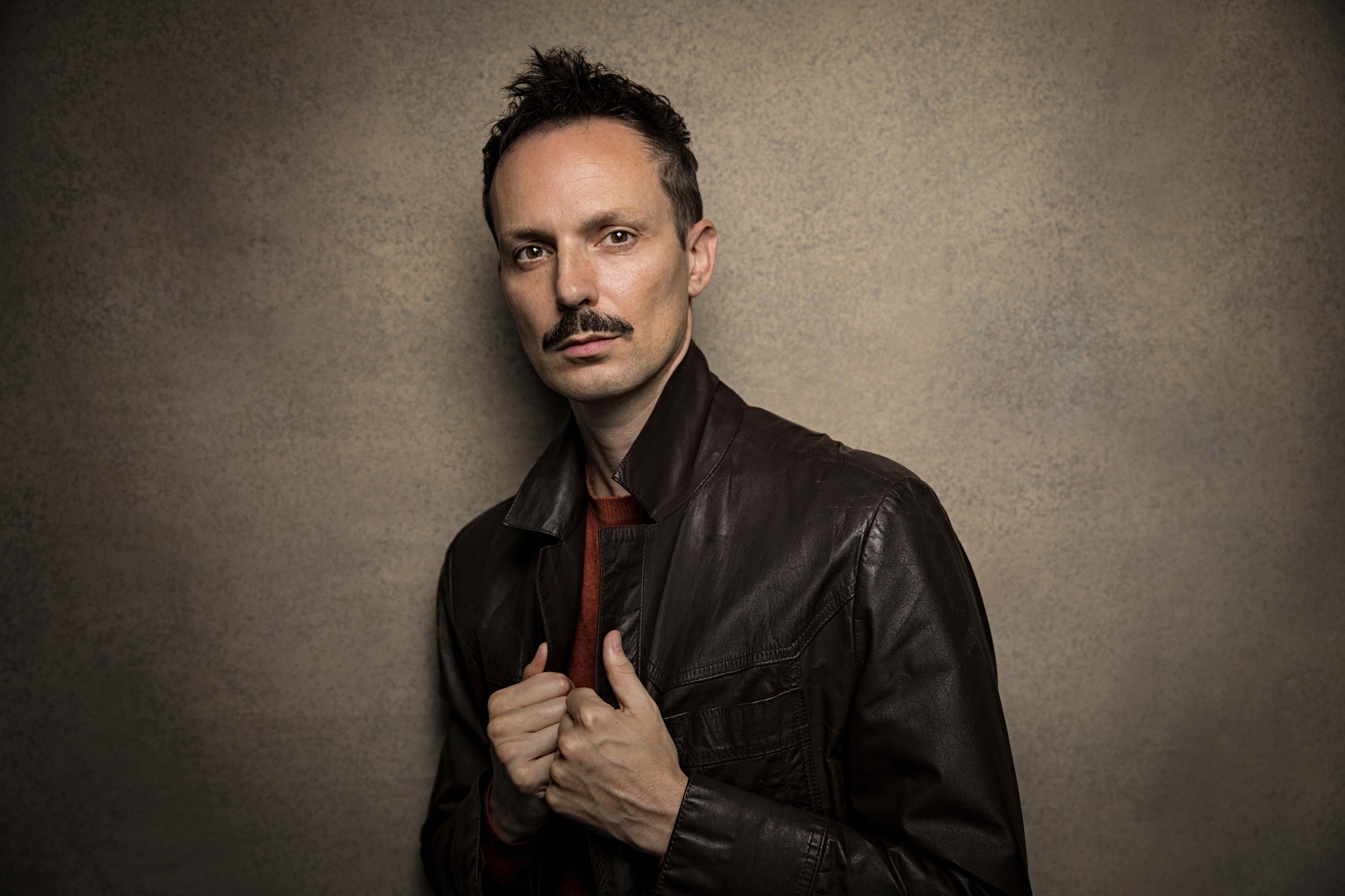 actor Nigel Pilkington large photo