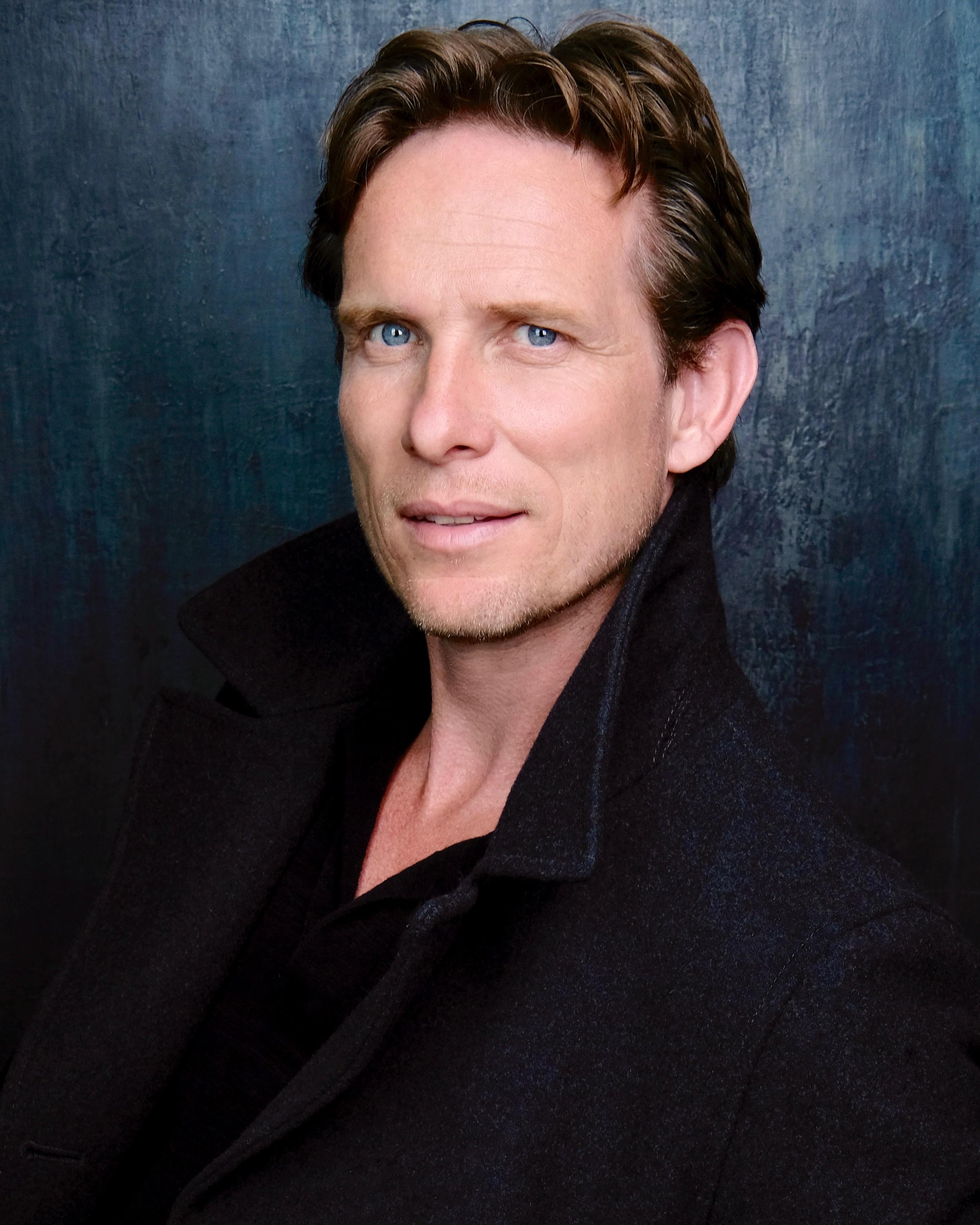 actor Jonathan Kerrigan large photo