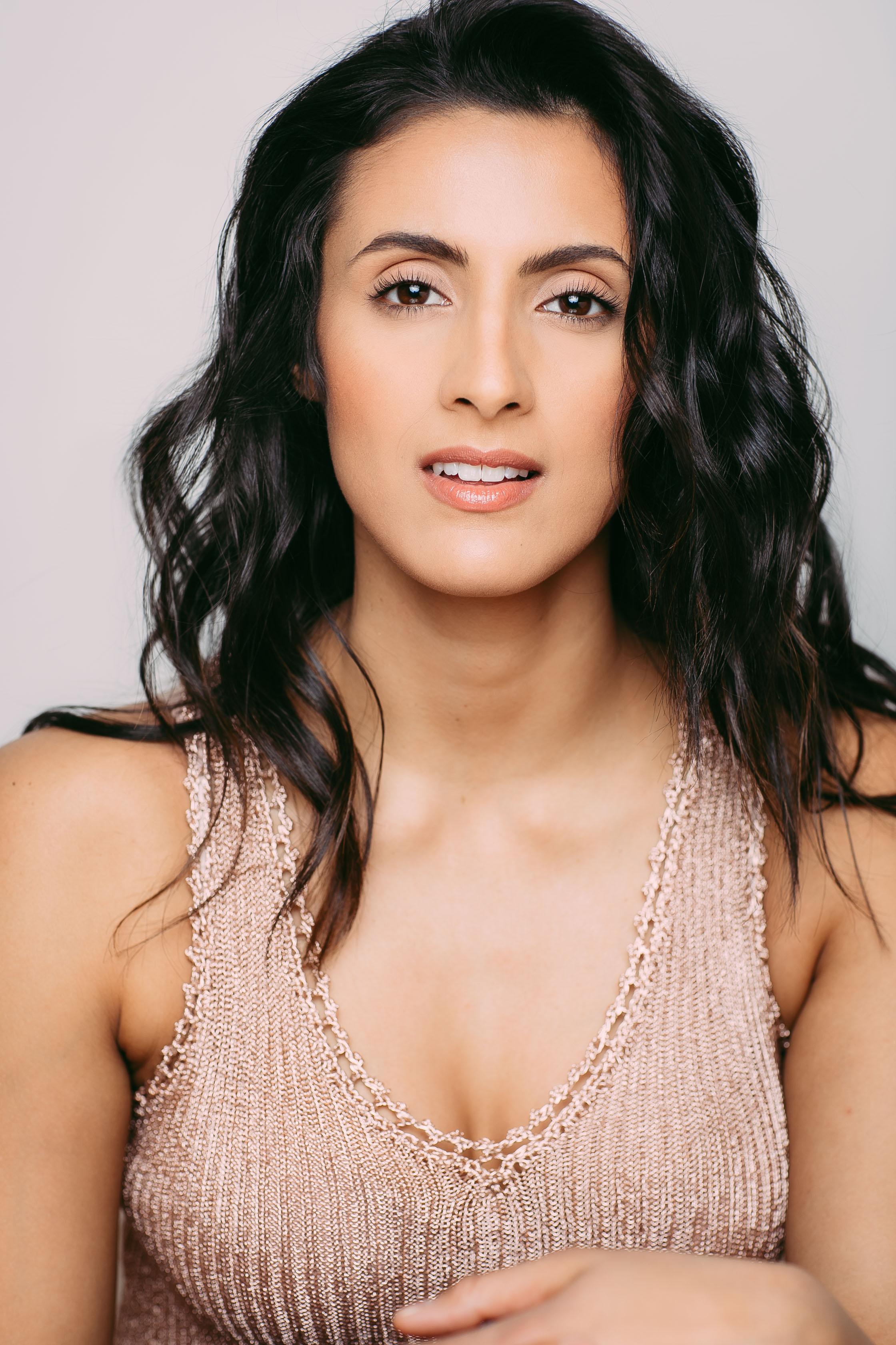 actor Synthia Yusuf large photo