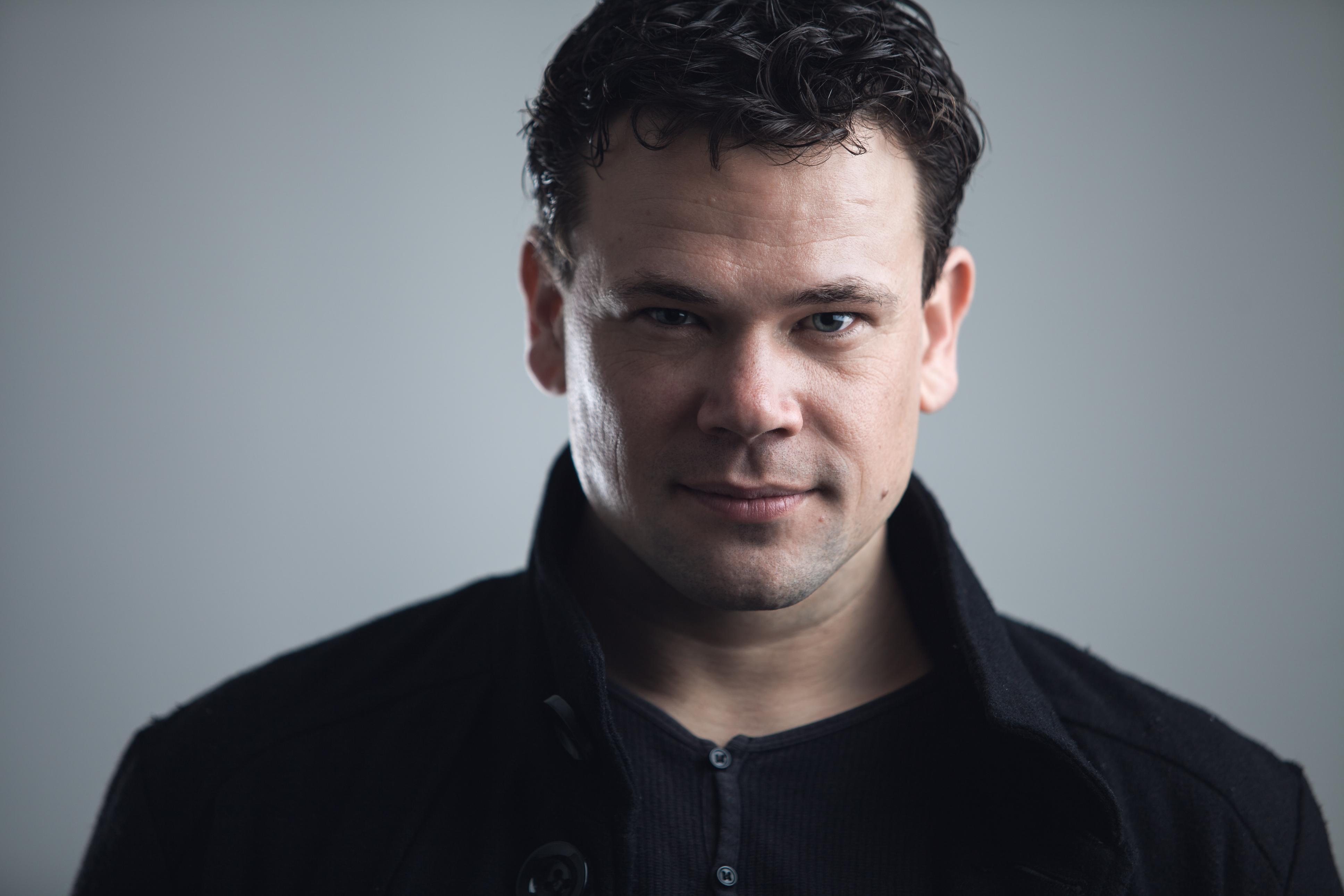 actor Richard Lothian large photo