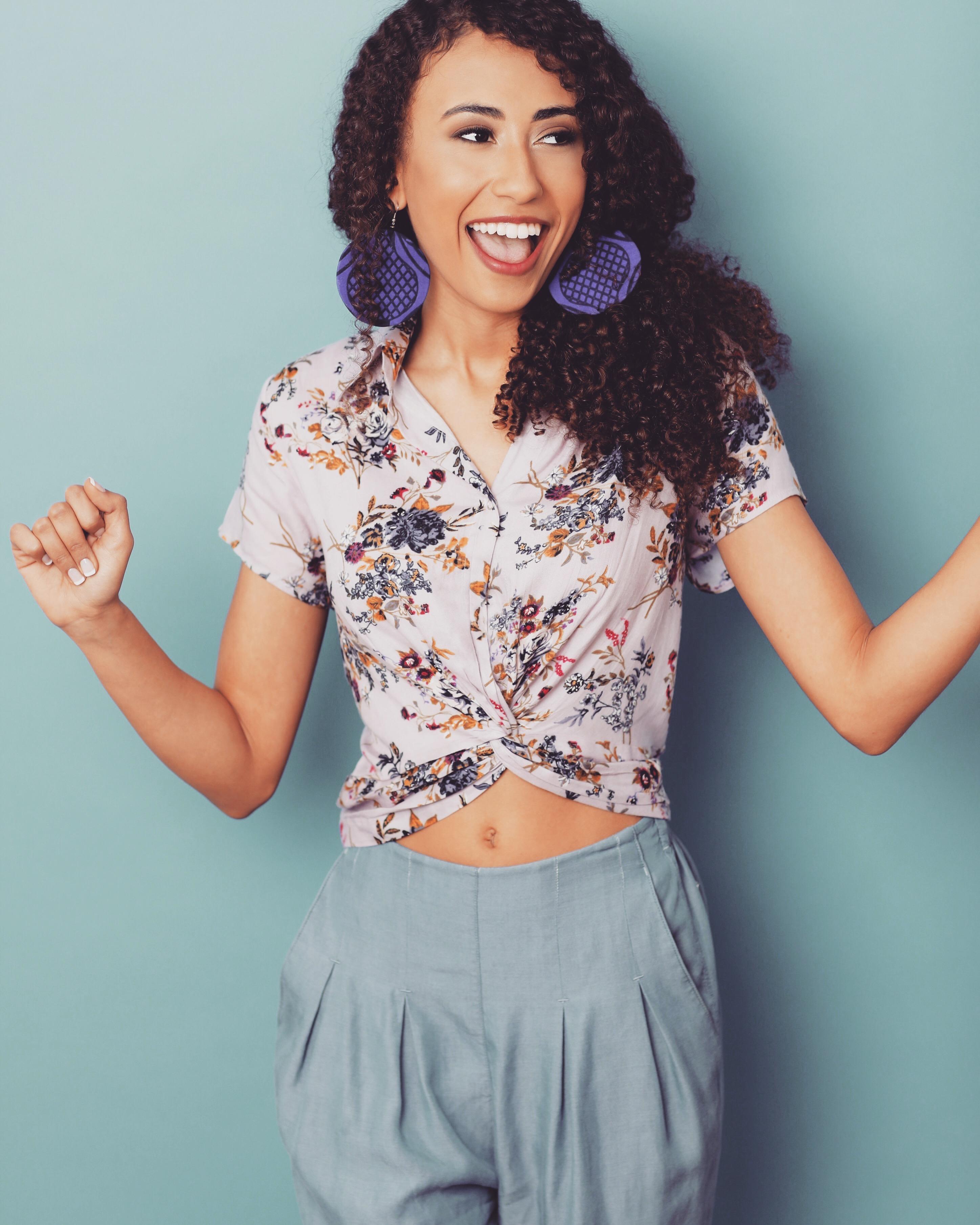 actor Naya Liviah large photo