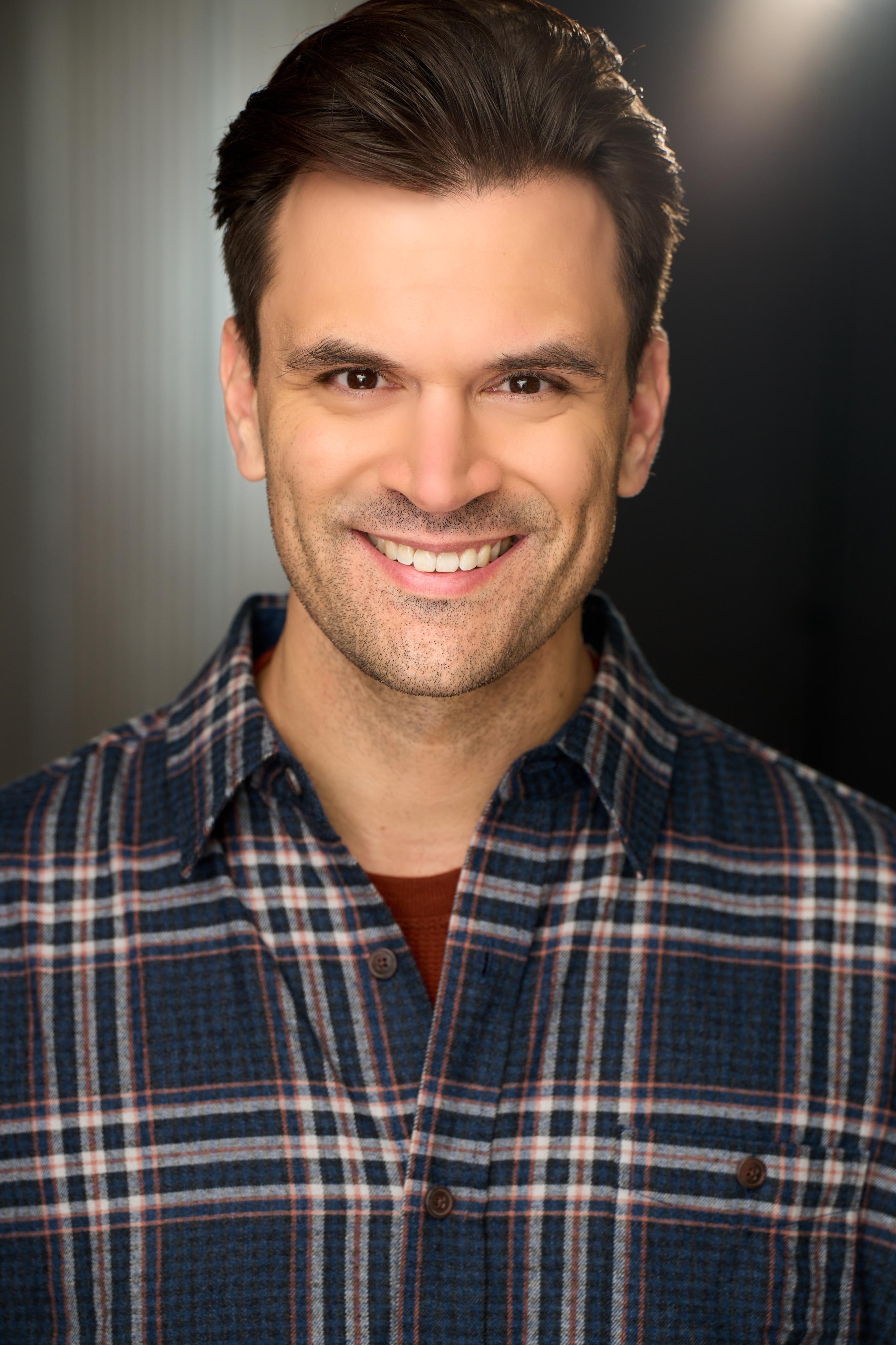 actor Kash Hovey large photo