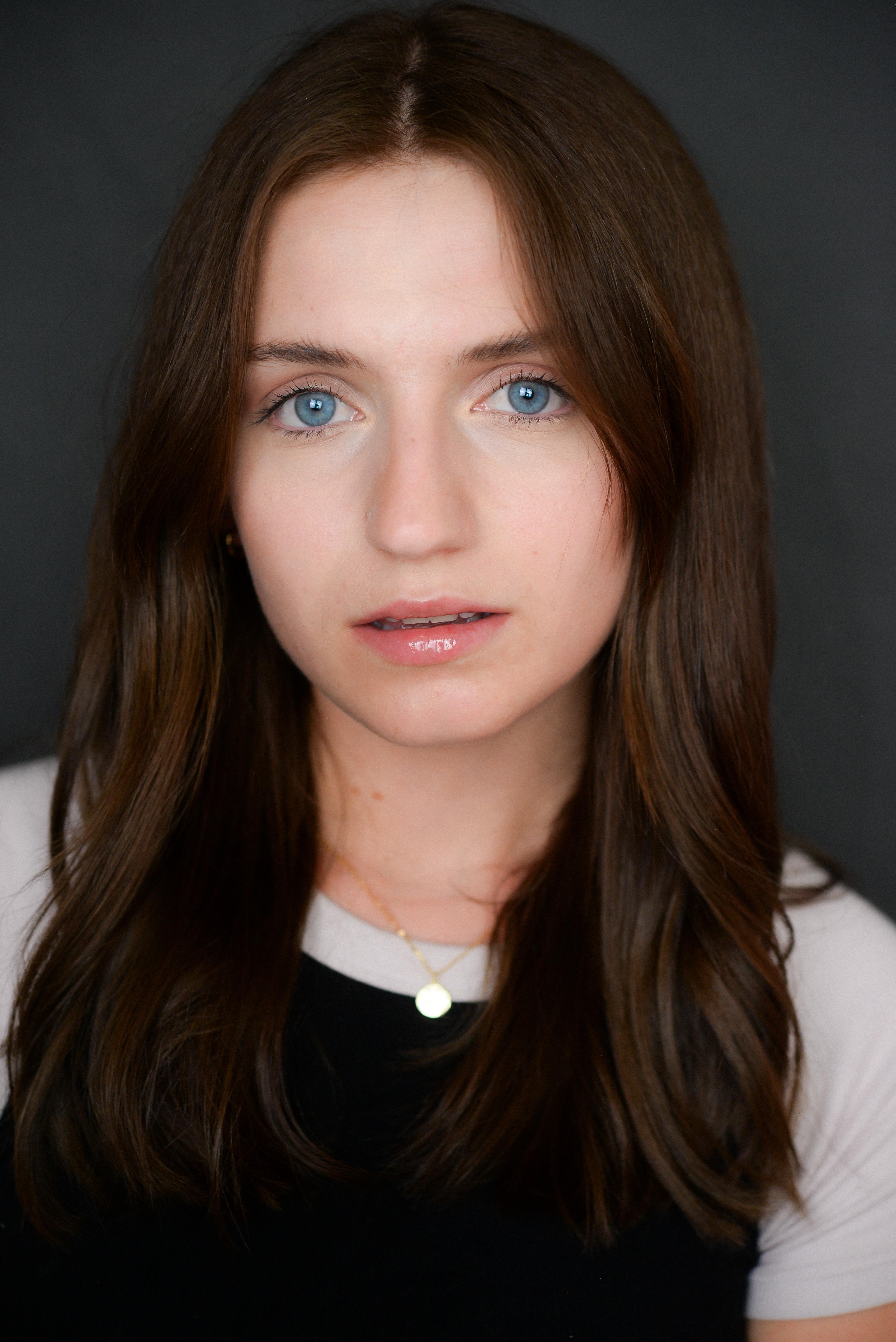 actor Jenna Burgess large photo