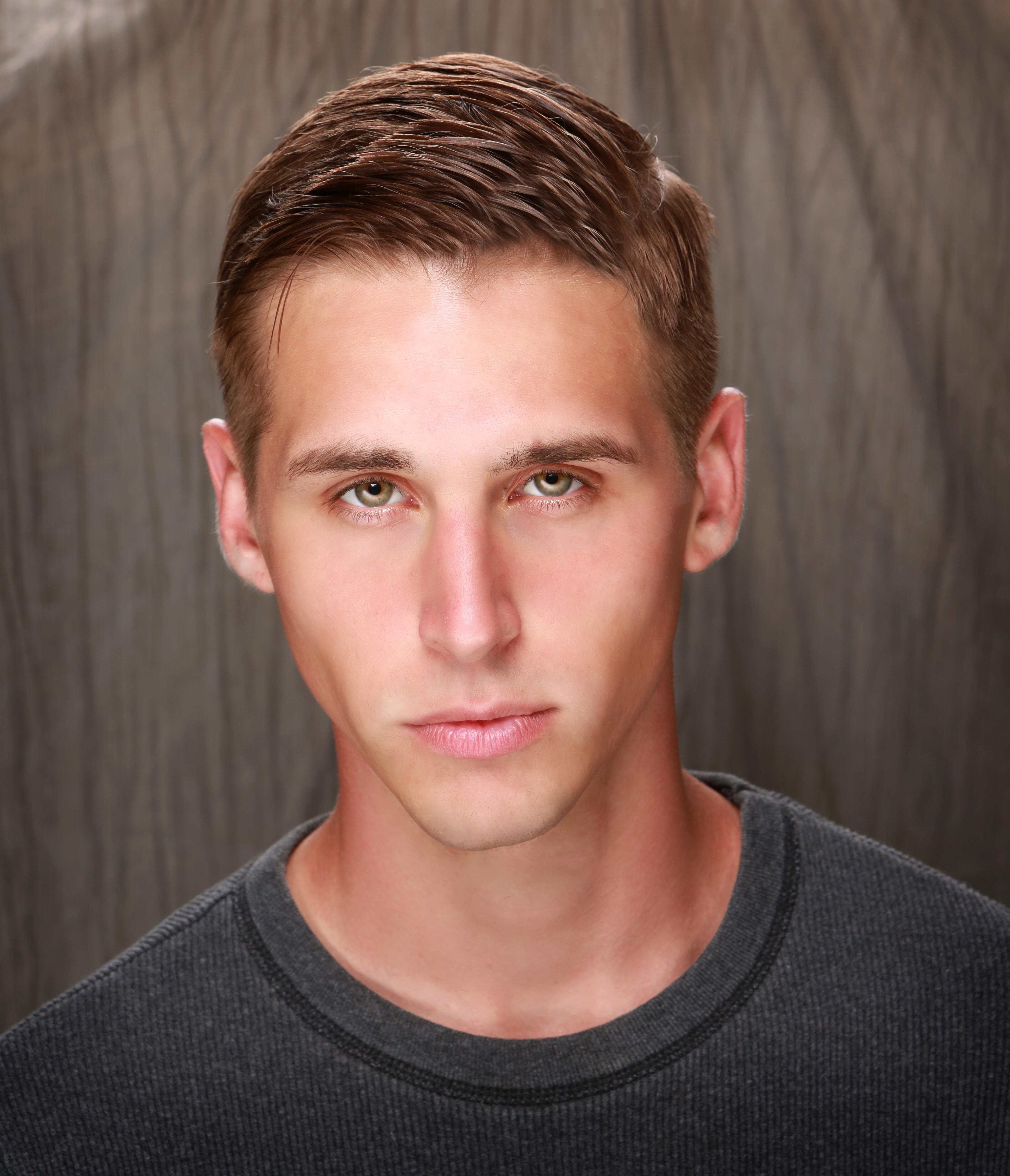 actor Hagen Mills large photo