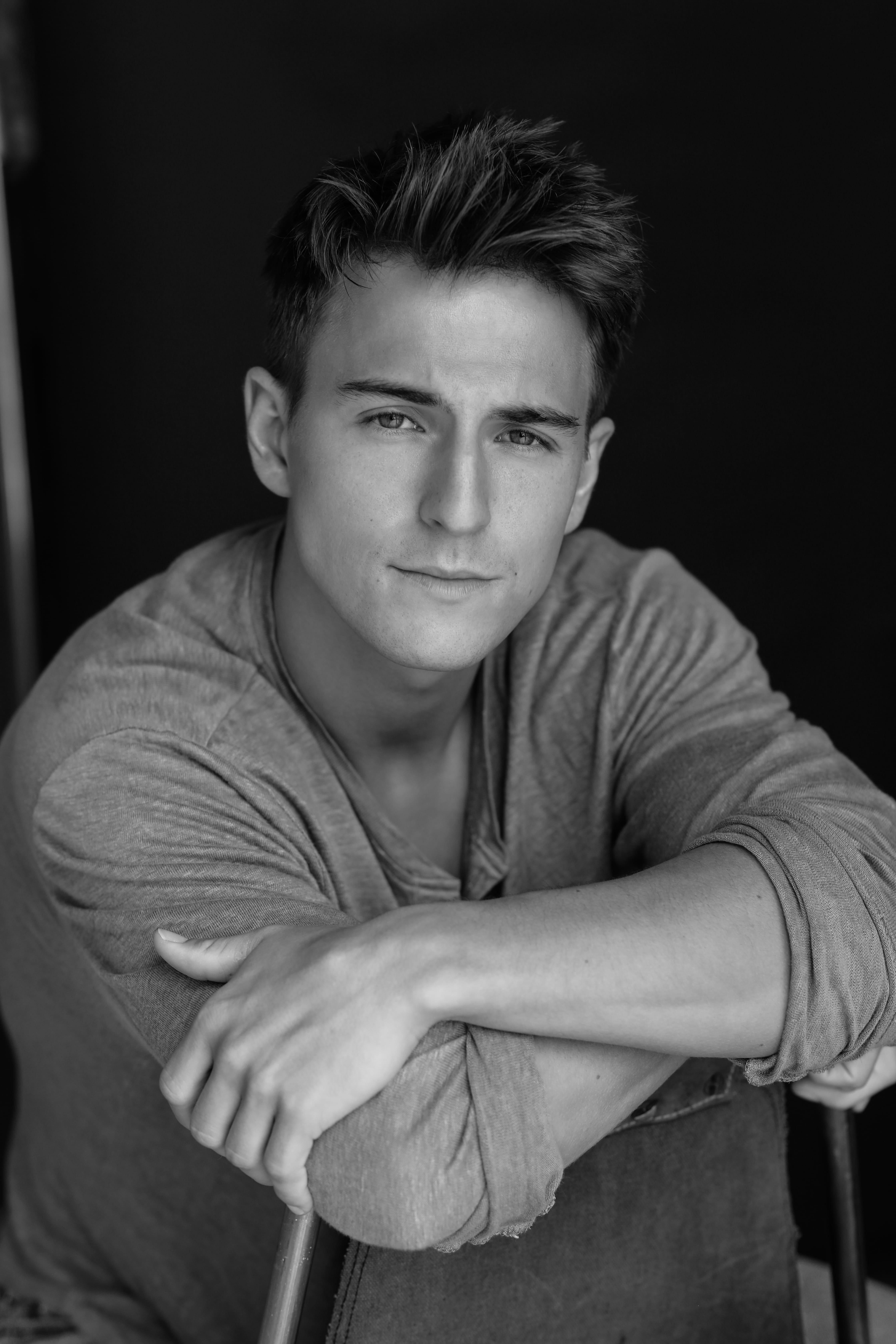 actor Evan Roderick large photo