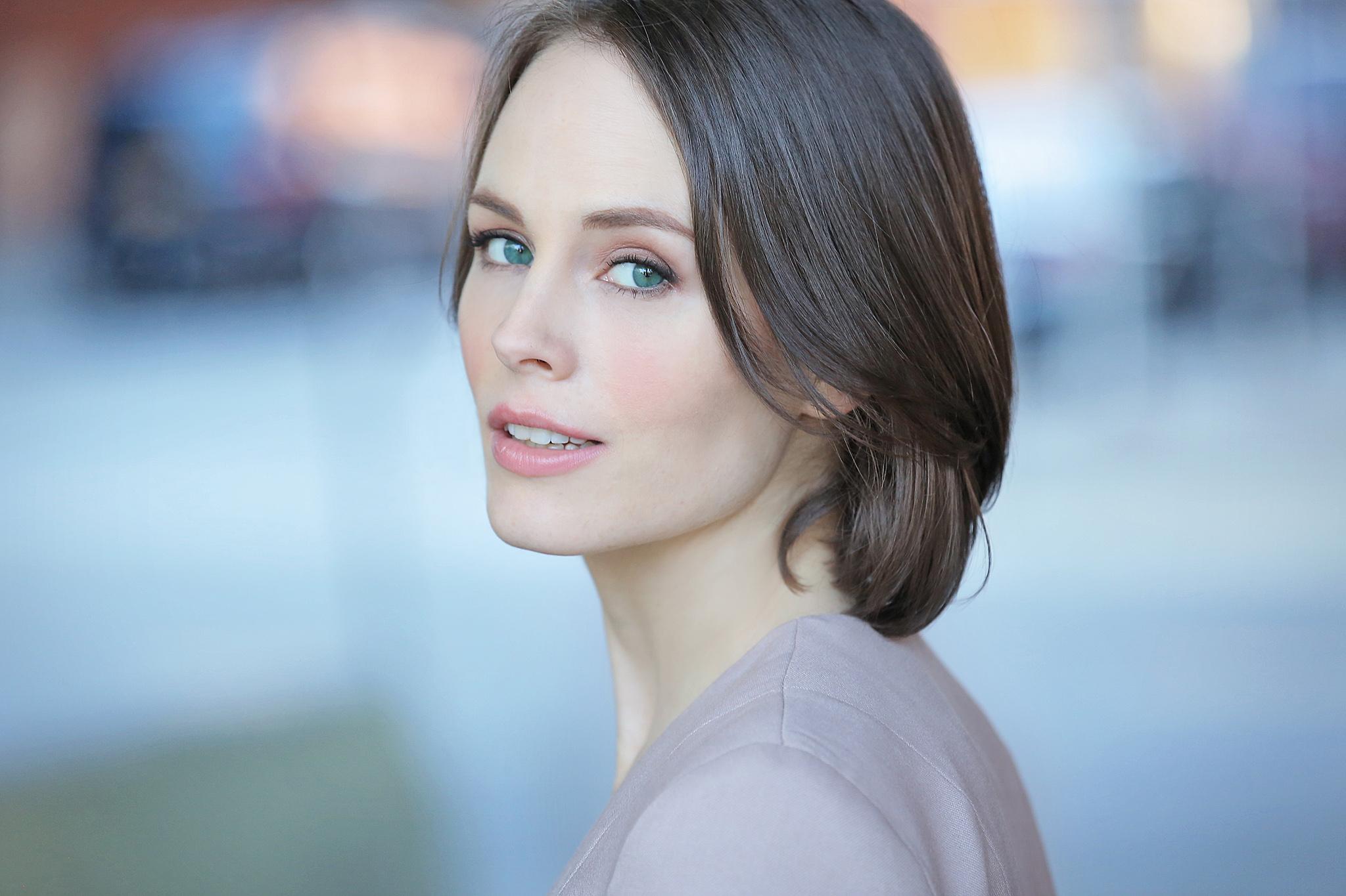 actor Ellen Adair large photo