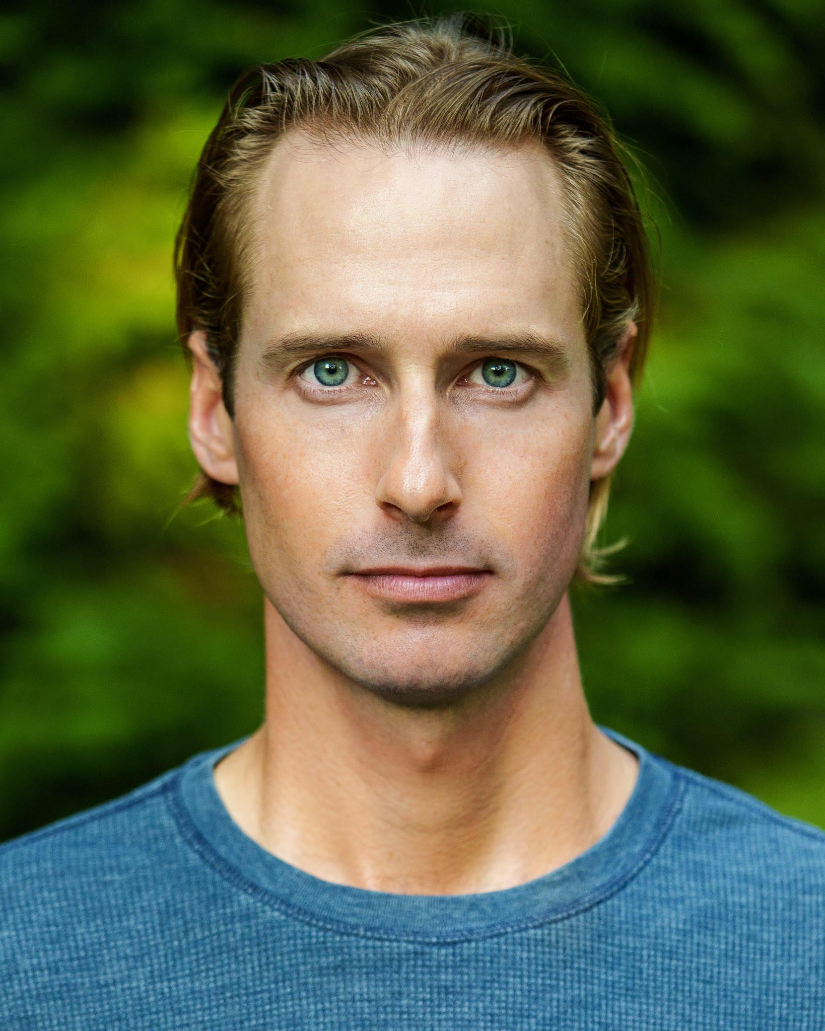 actor Alex Biestek large photo