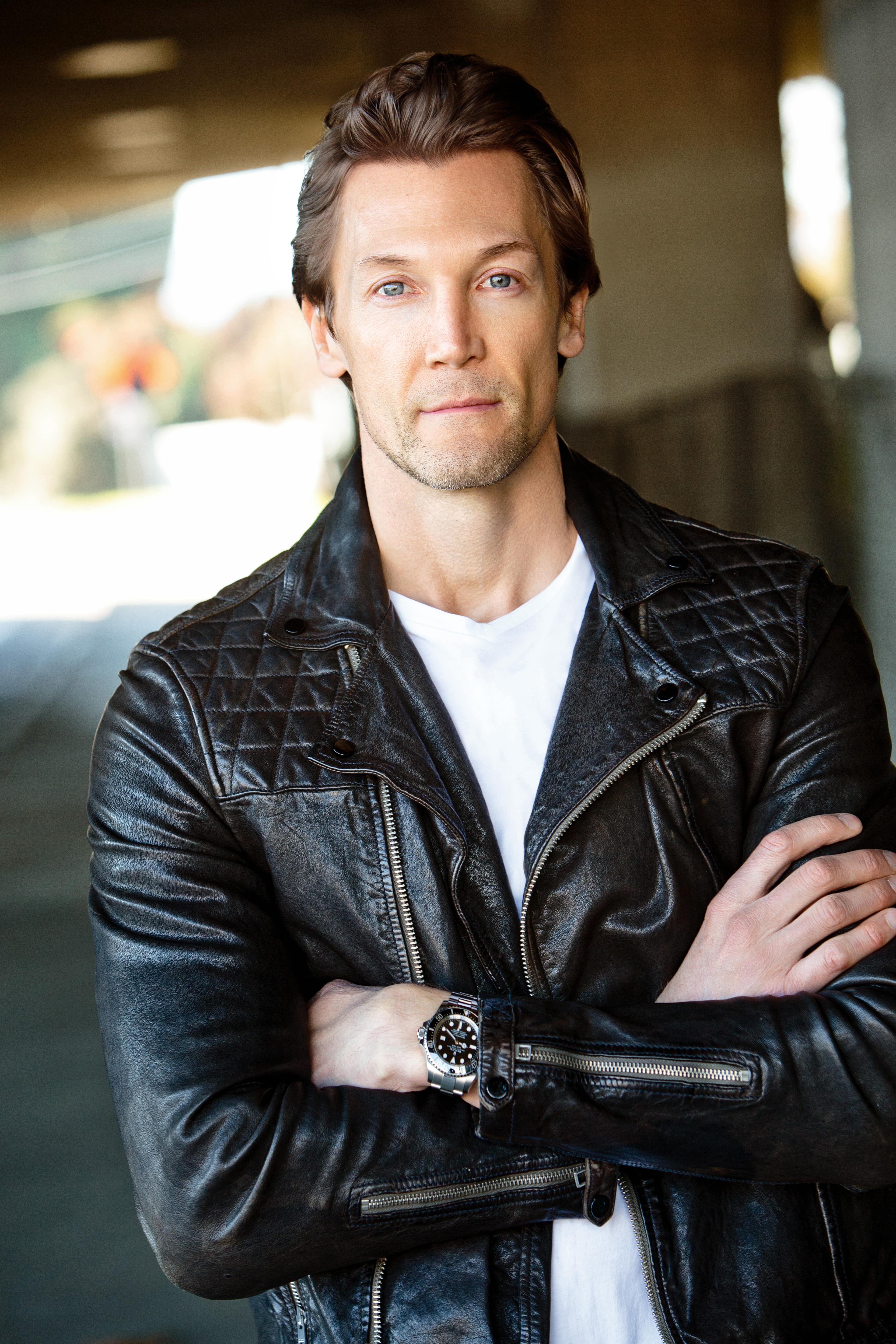 actor Adam Ambruso large photo