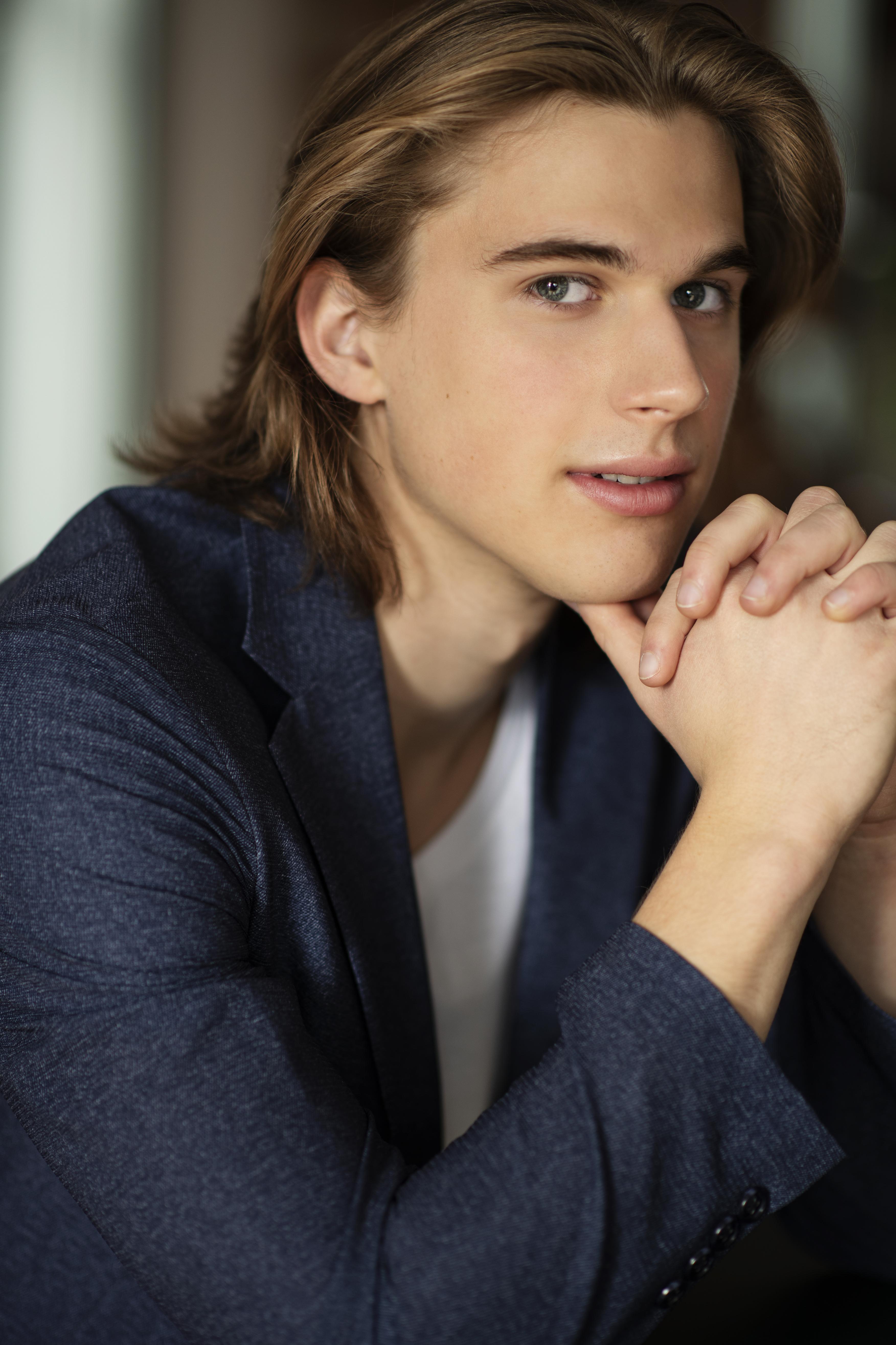 actor Alec Ludacka large photo