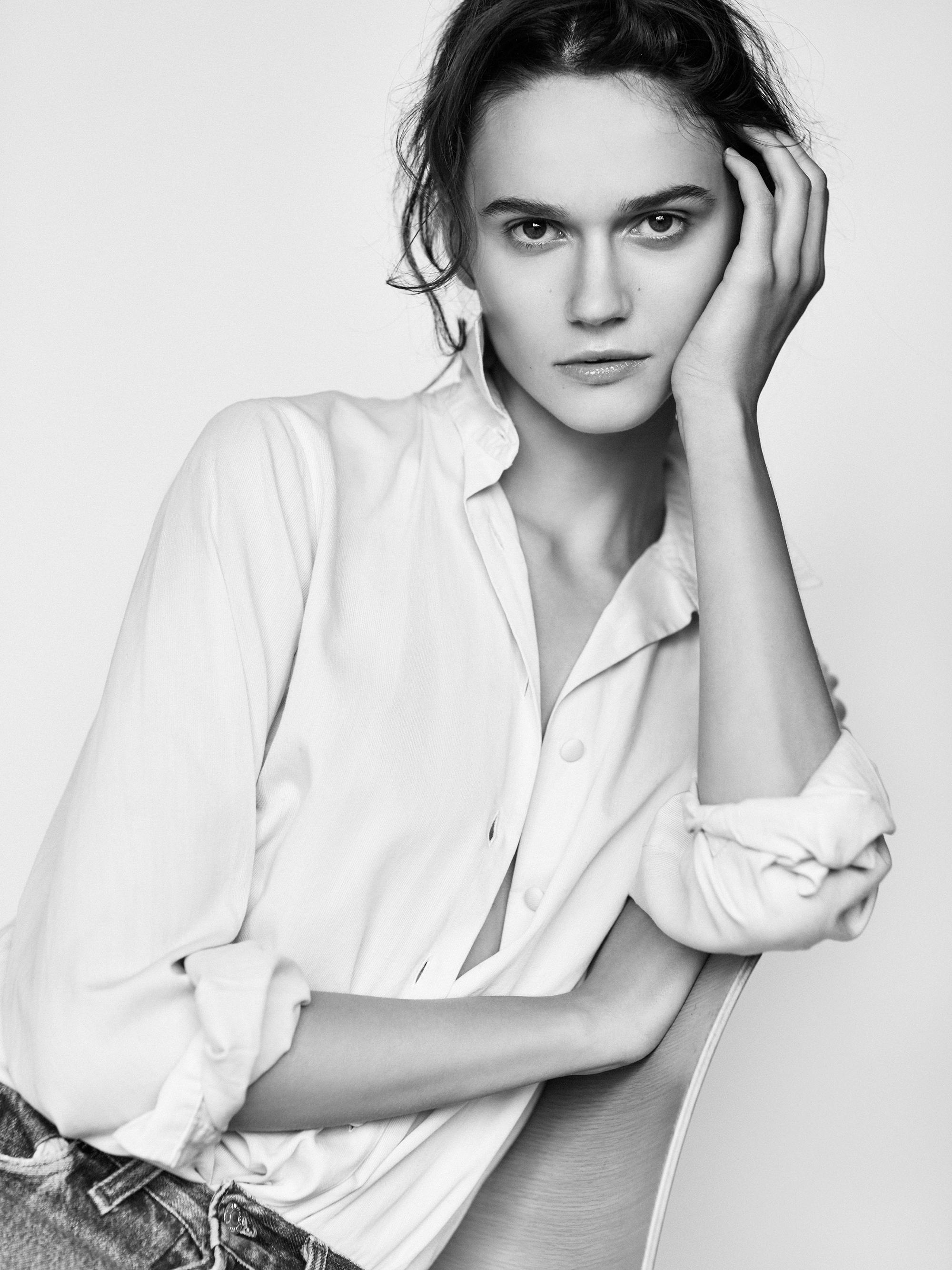 actor Rachel Finninger large photo