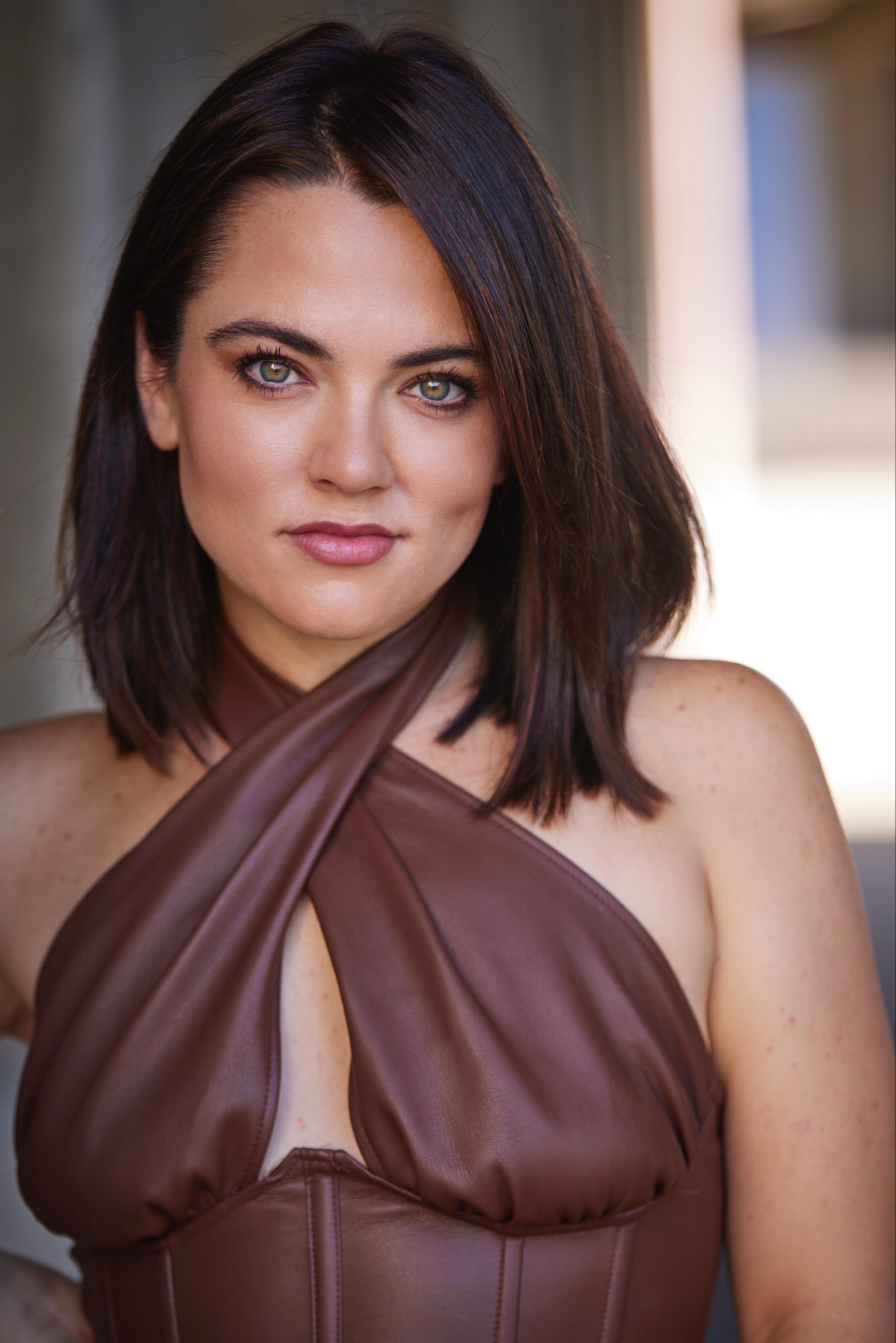 actor Emily Anna Bell large photo