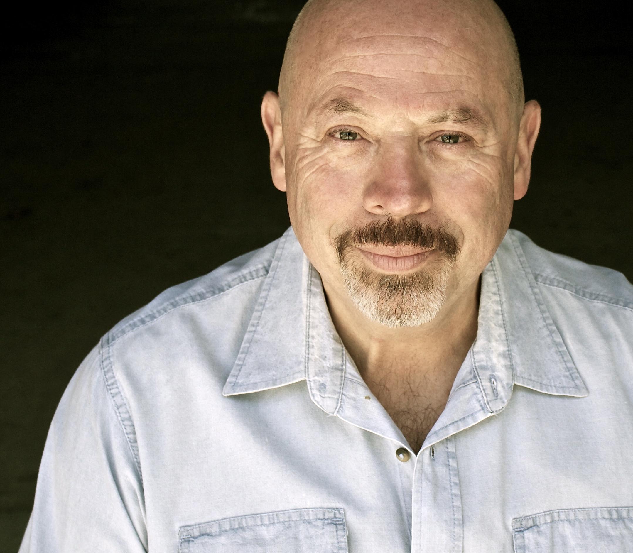 actor Manuel Urrego large photo