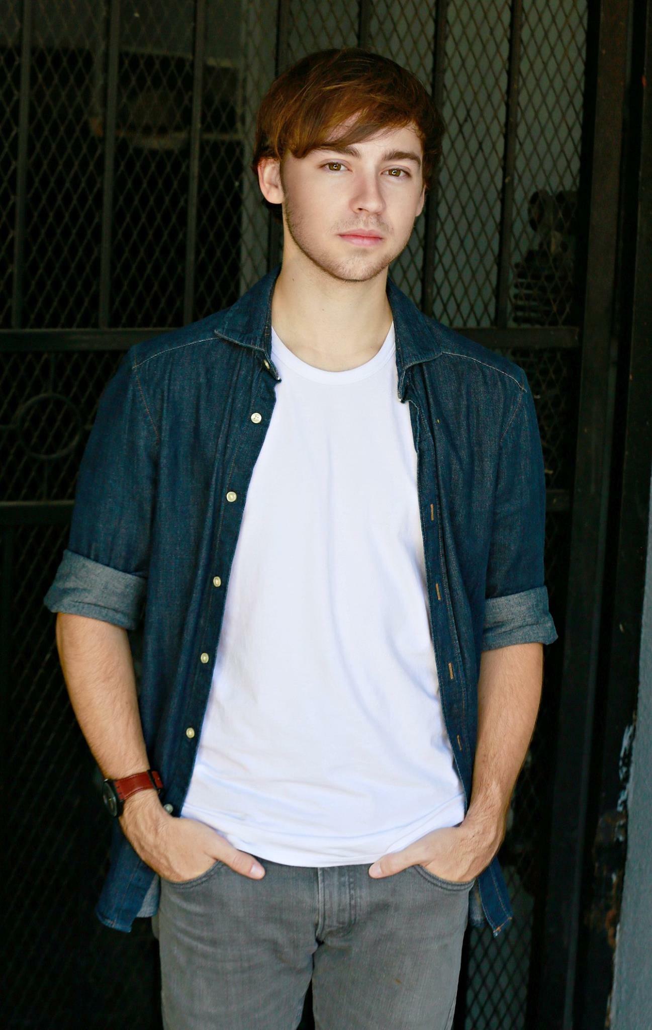 actor Chad Roberts large photo