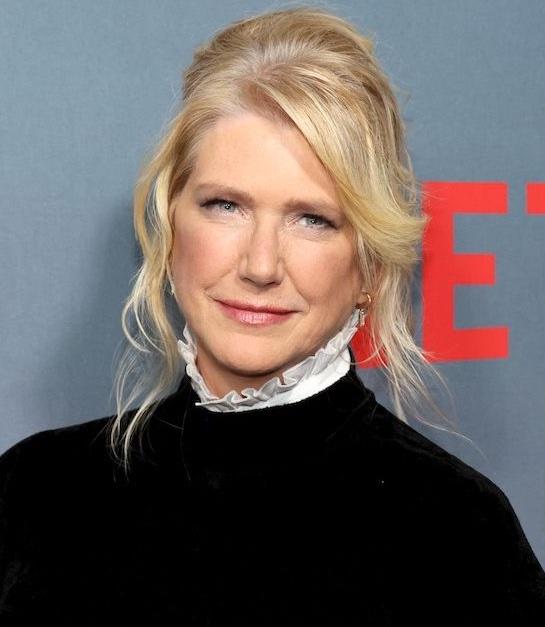 actor Amy Loughren large photo