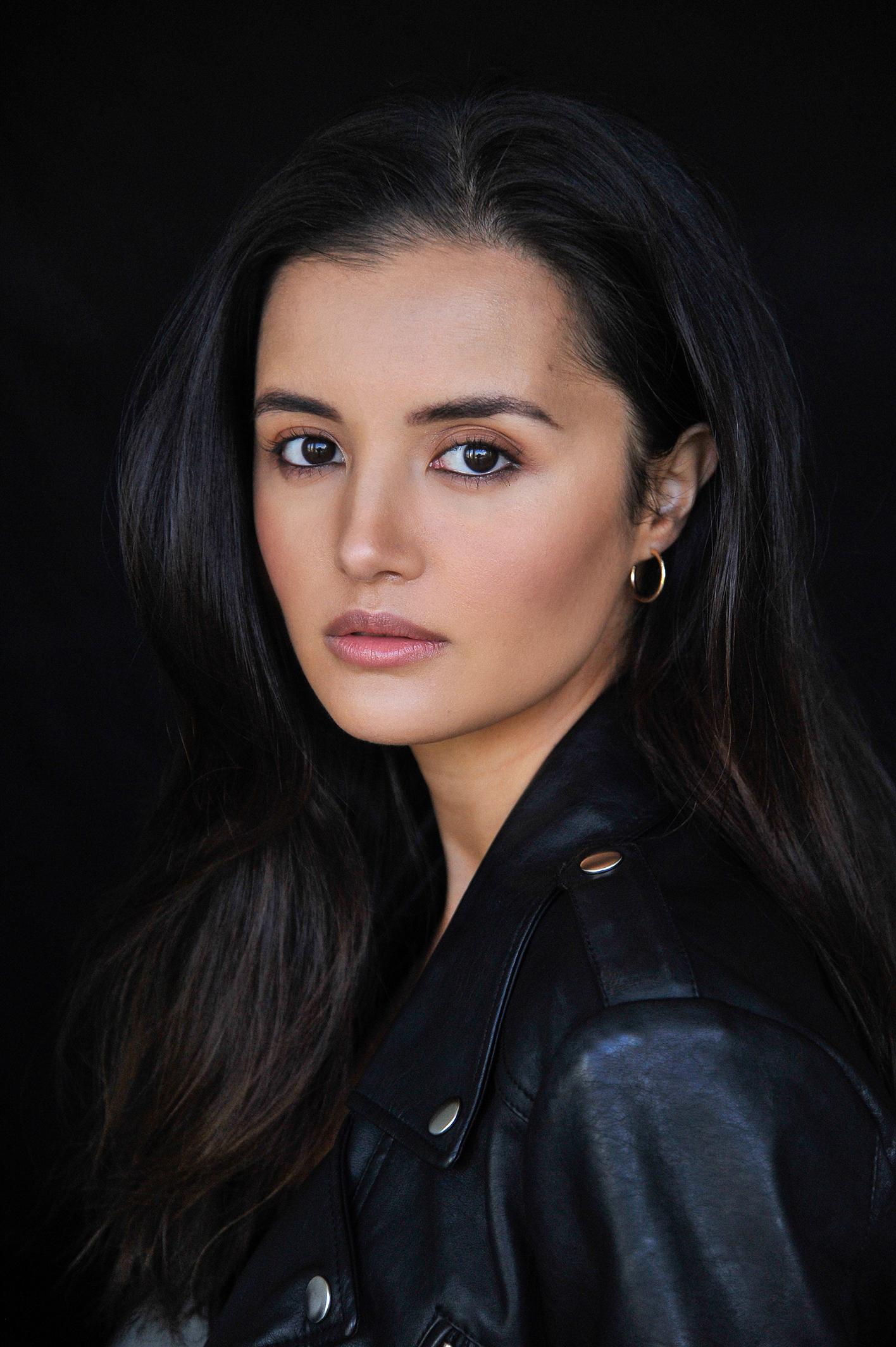 actor Naomi Sequeira large photo