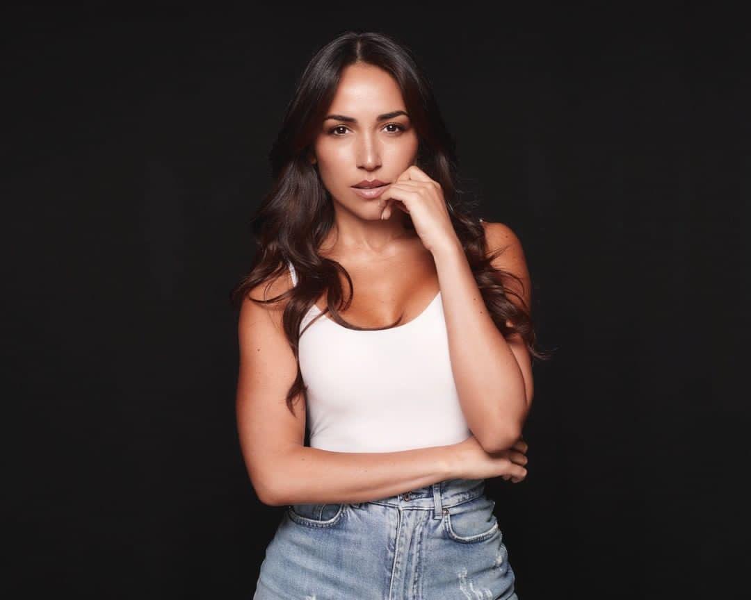 actor Ana Isabelle large photo