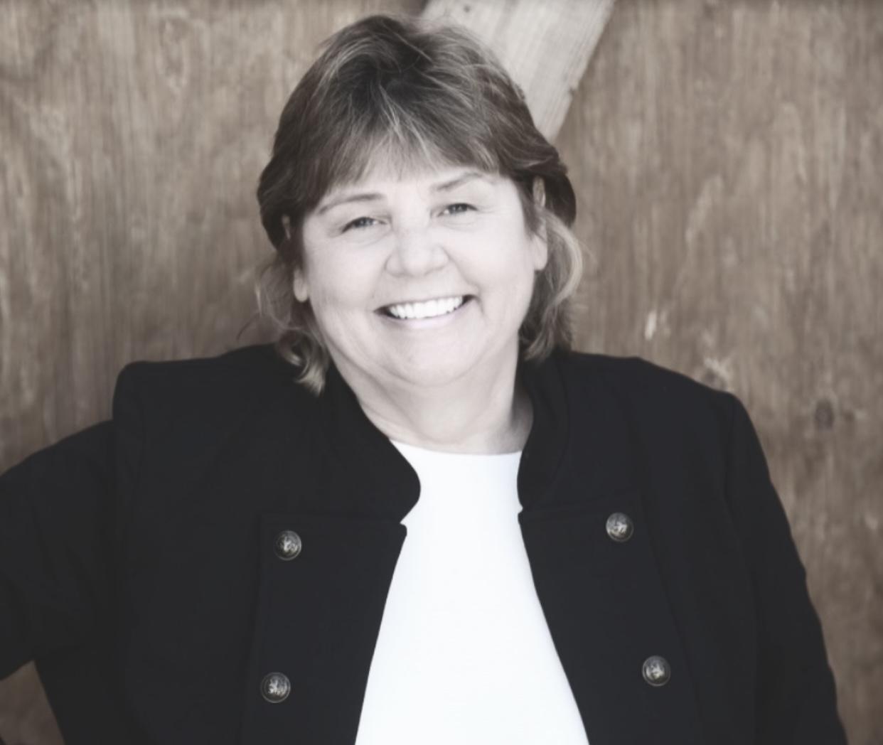 actor Lisa Hinds large photo