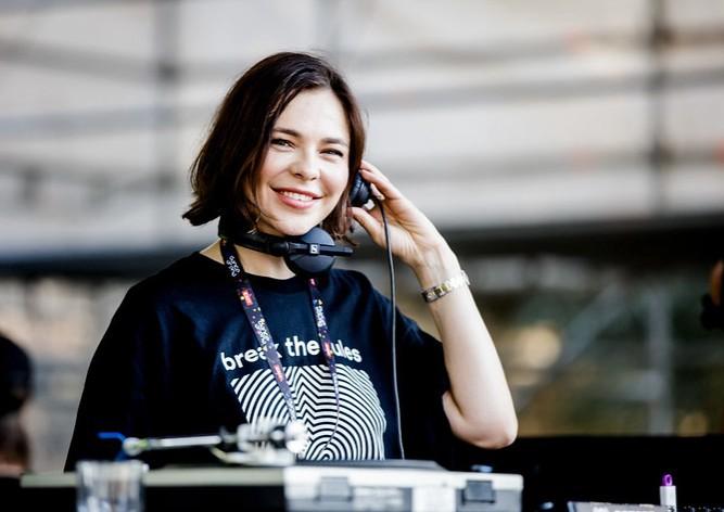 actor Nina Kraviz large photo