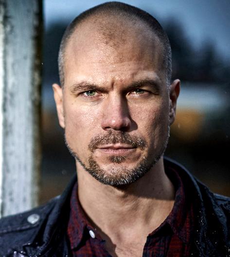 actor Erik Lundin large photo