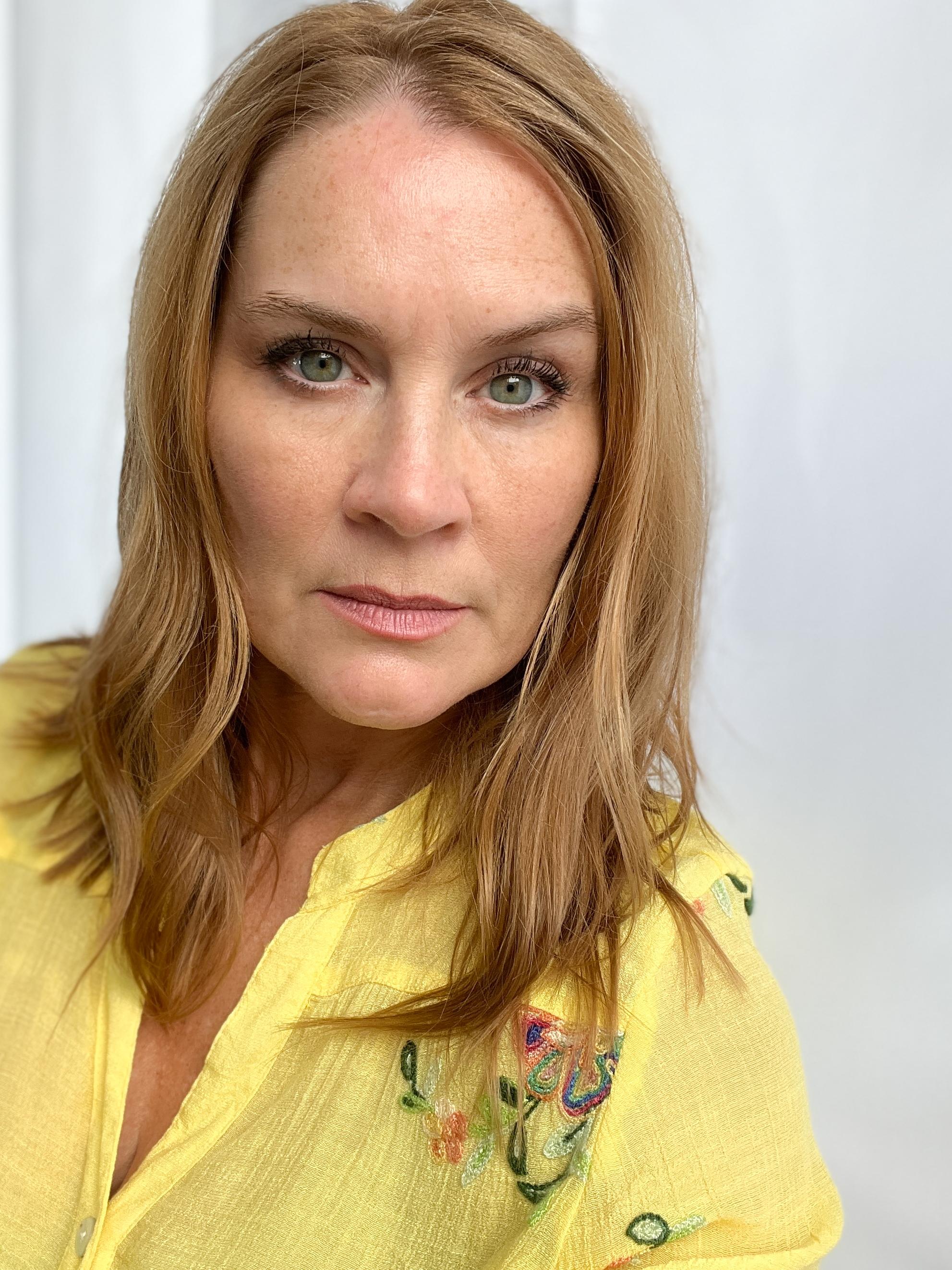 actor Tonya M. Skoog large photo