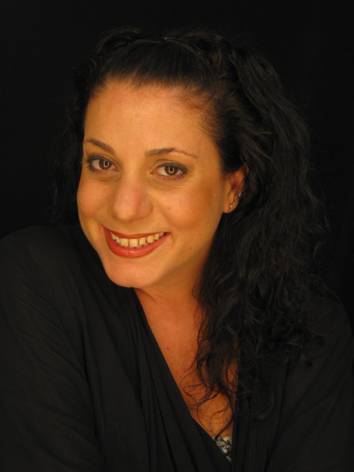 actor Hilla Sarjon large photo