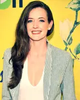 Stephanie Allynne
