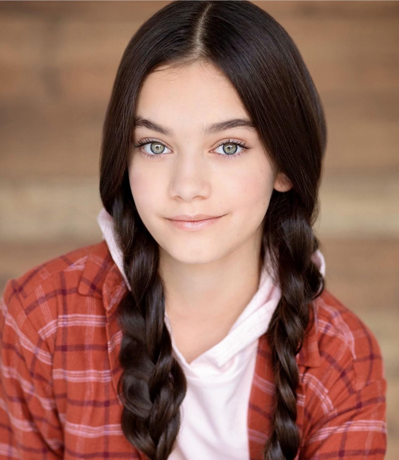 actor Caroline Skye large photo