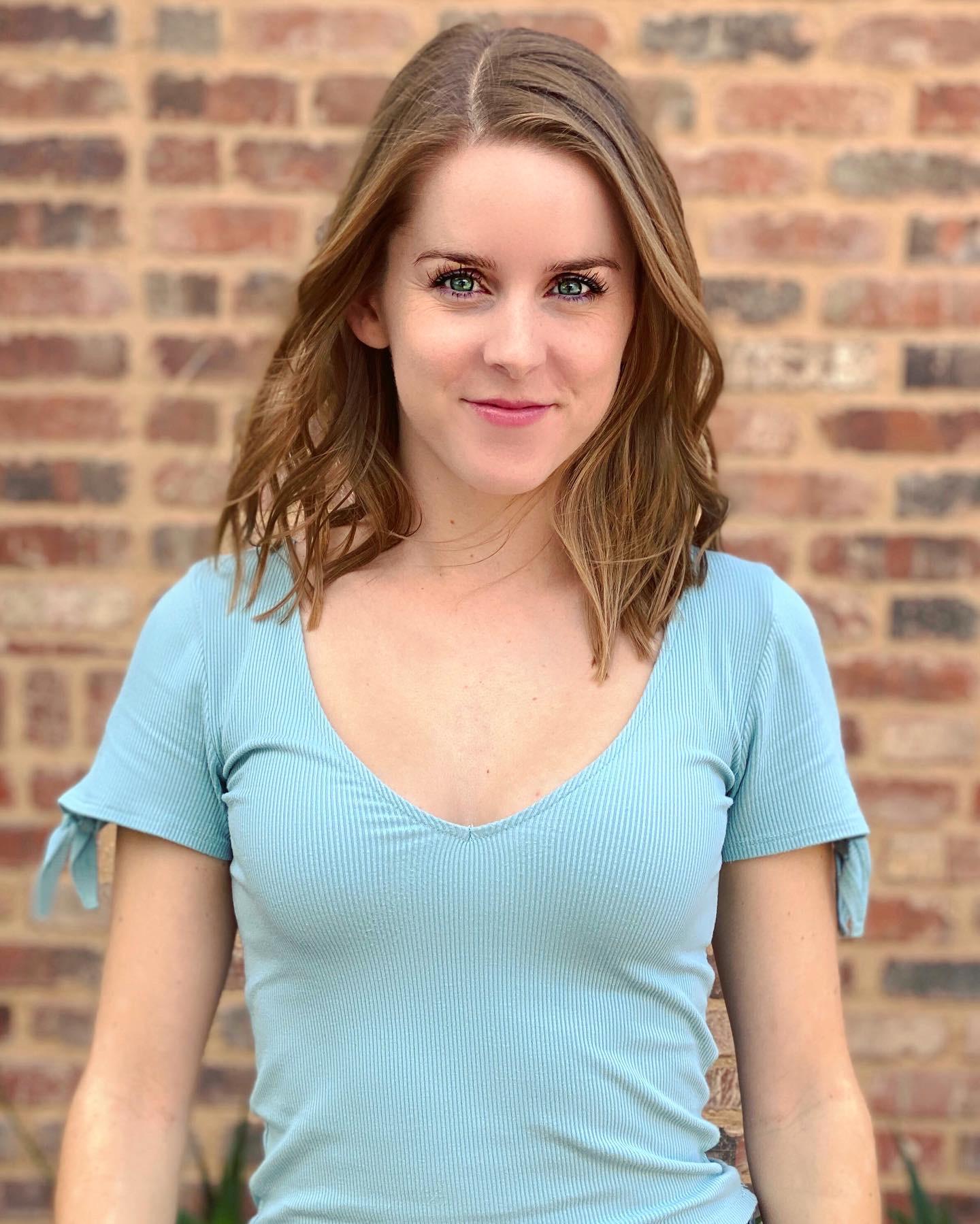 actor Erin Dubreuil large photo