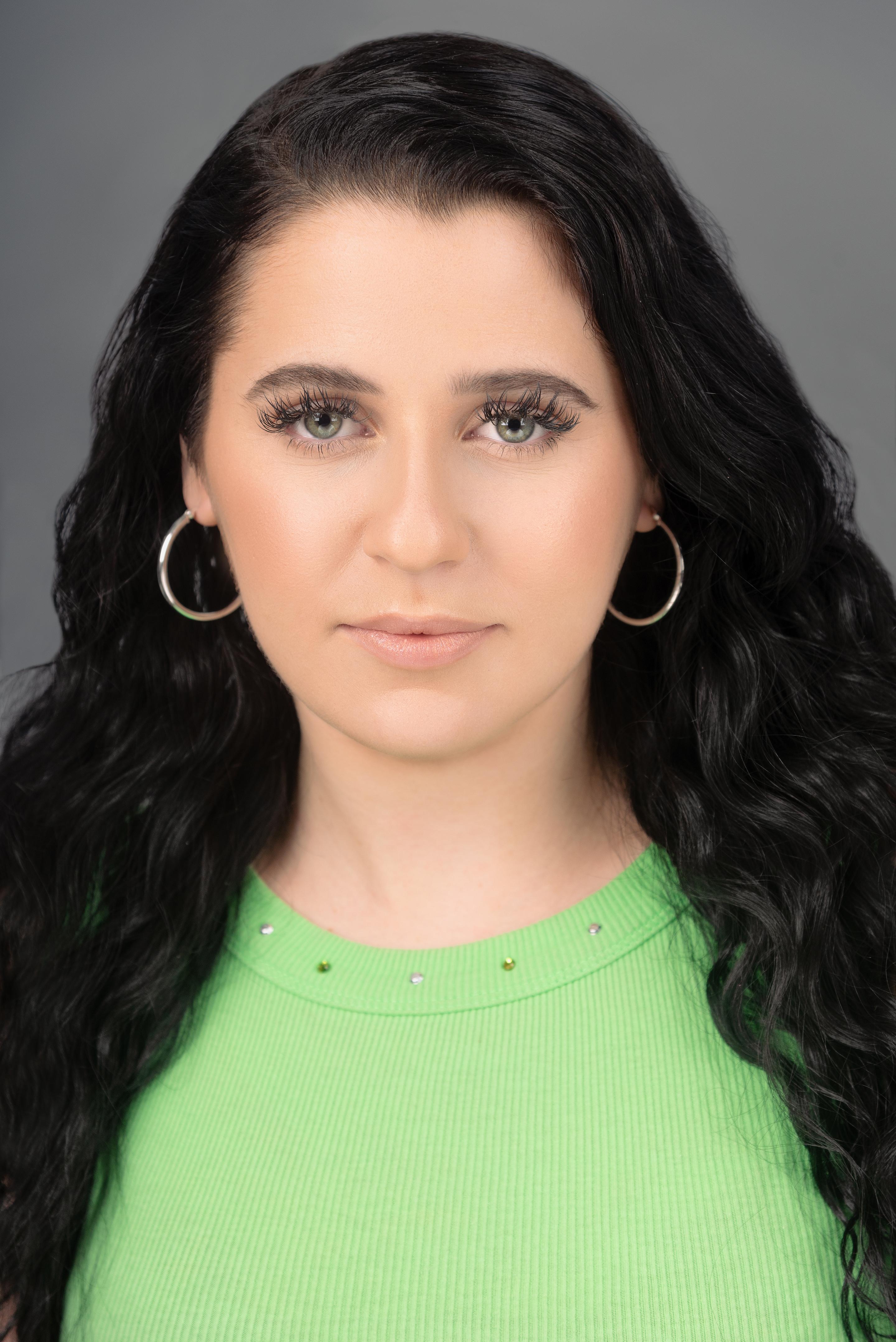 actor Ayla Guttman large photo