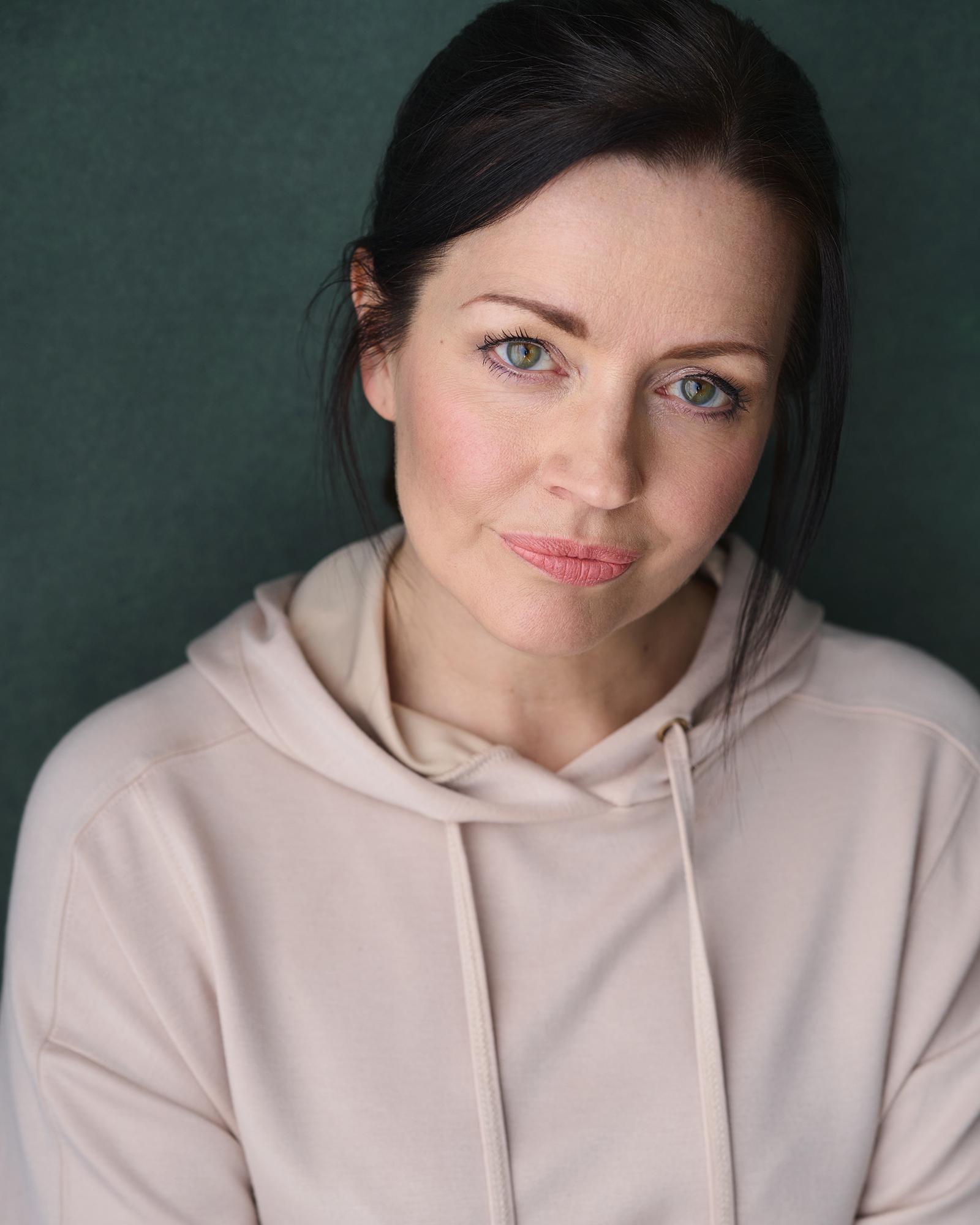 actor Natalie Hughes large photo