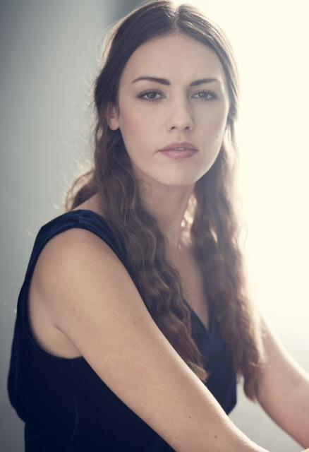 actor Emma Connell large photo