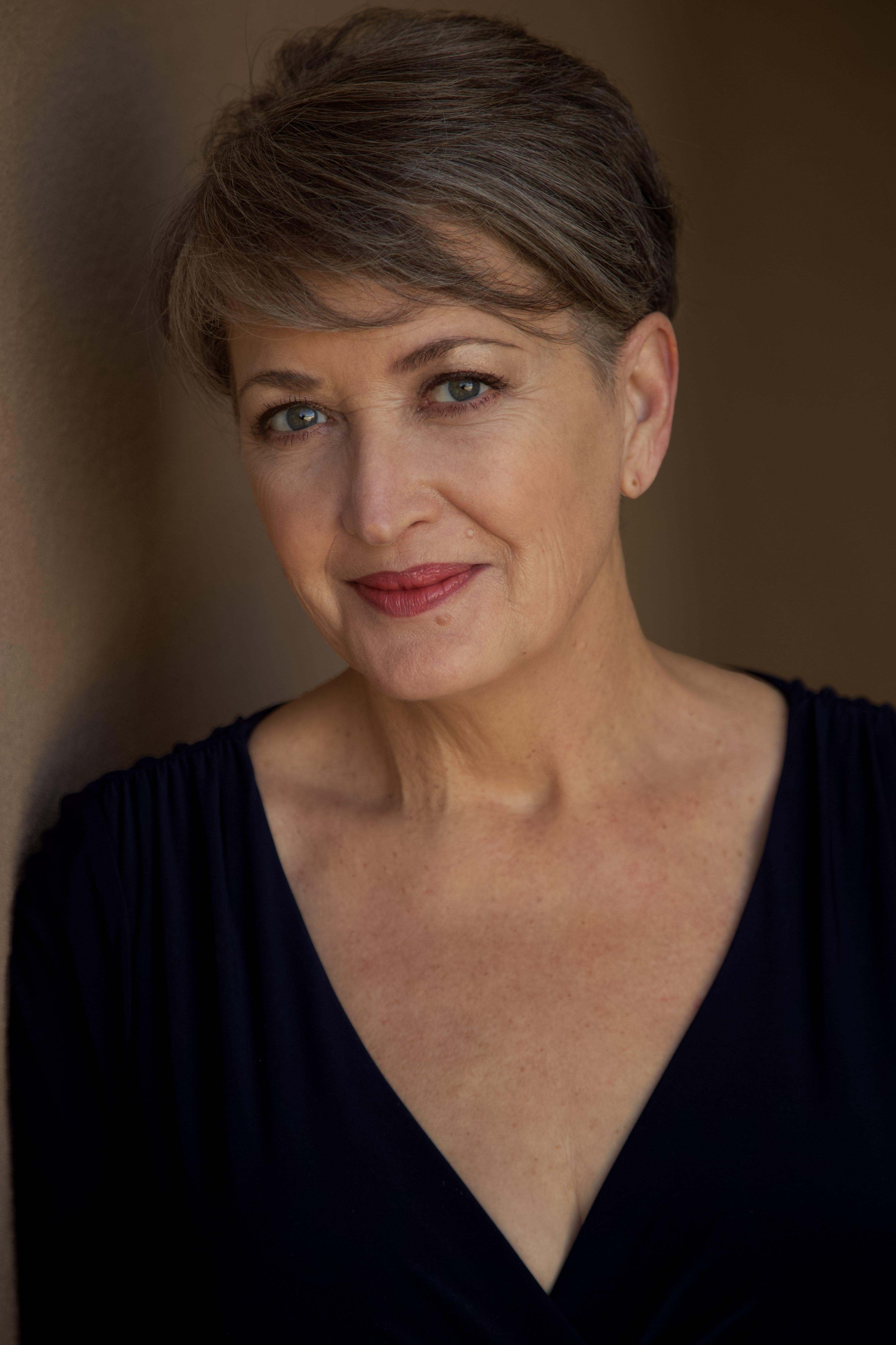 actor Lorri Oliver large photo