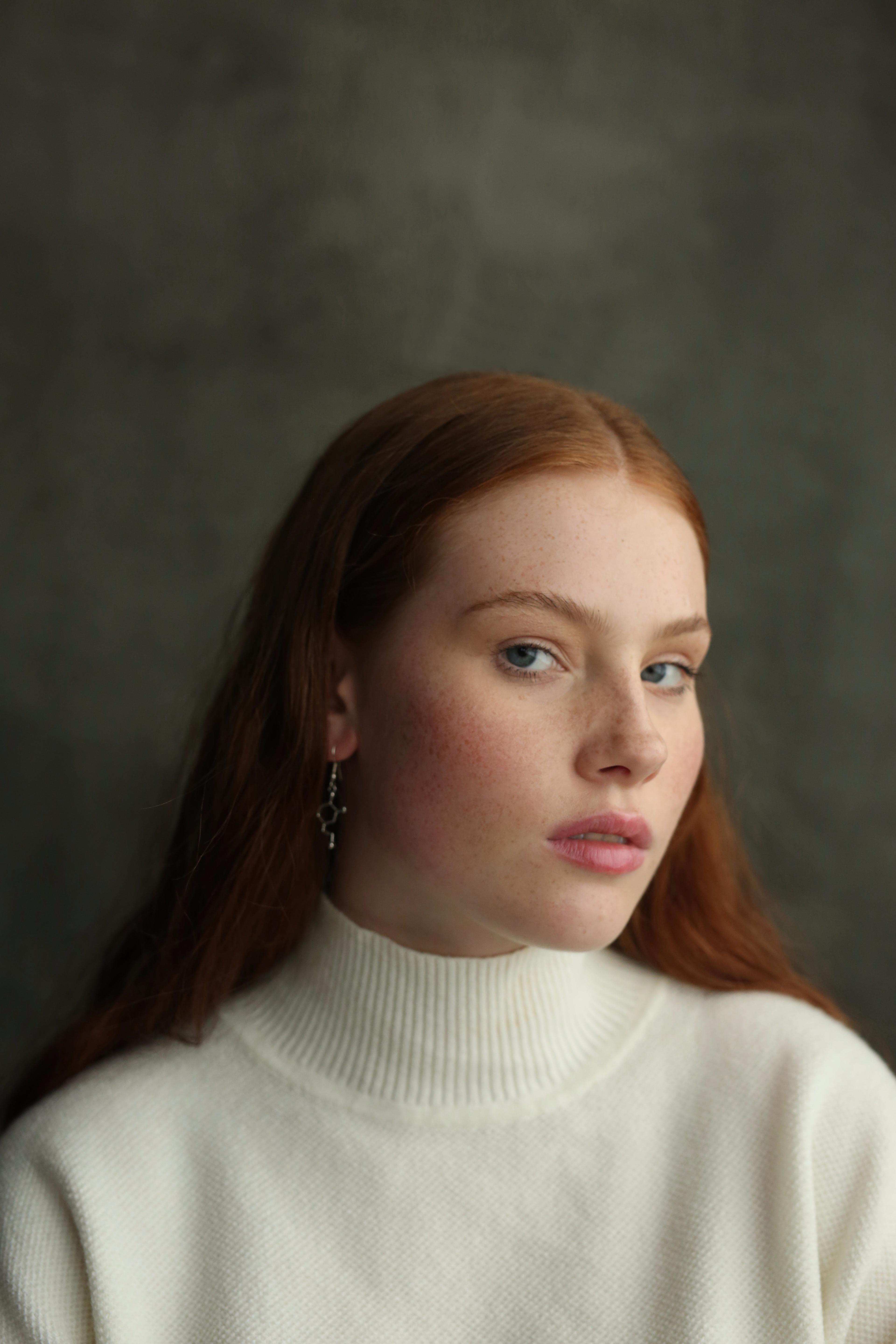 actor Anya Newall large photo