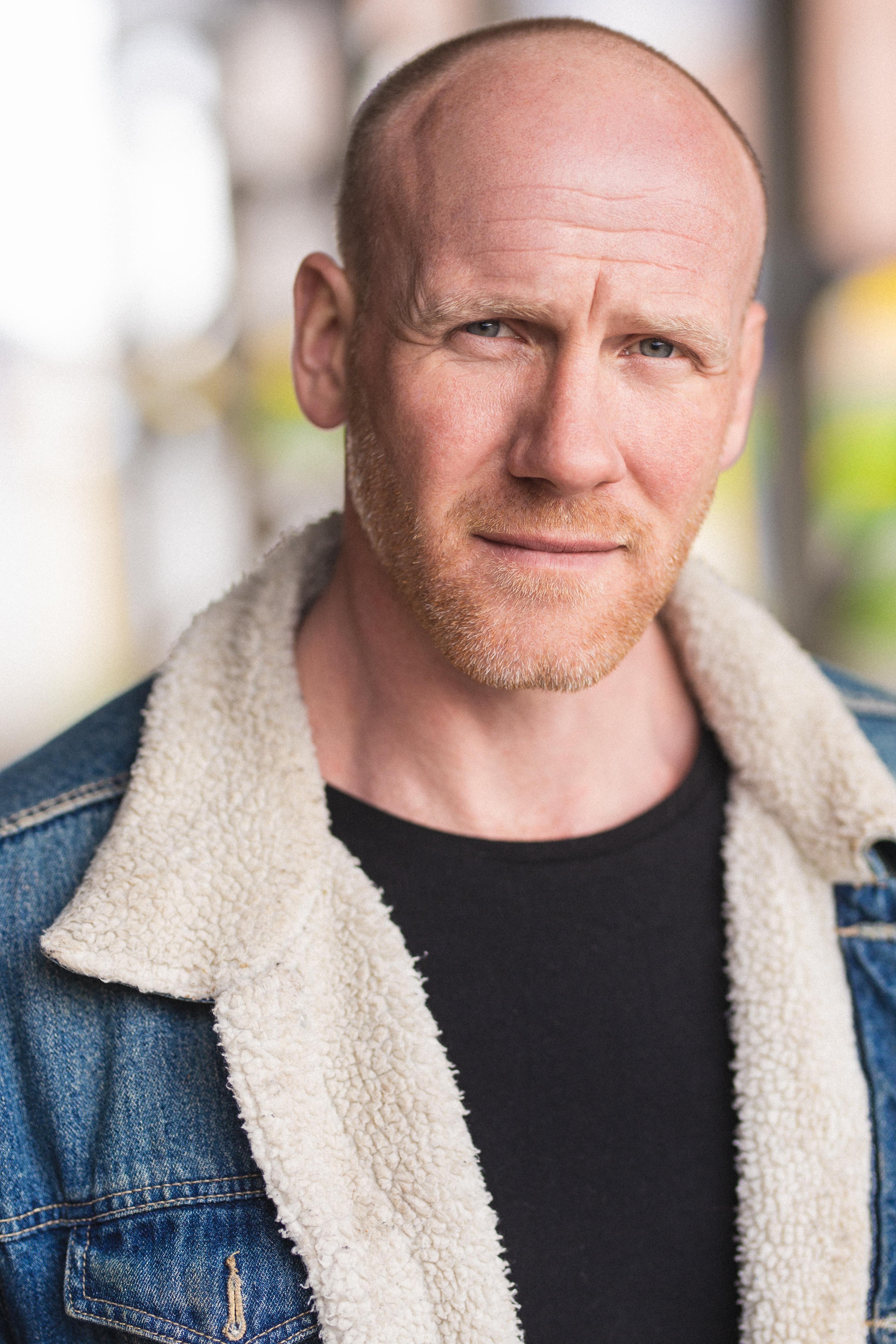 actor Simon Pengelly large photo