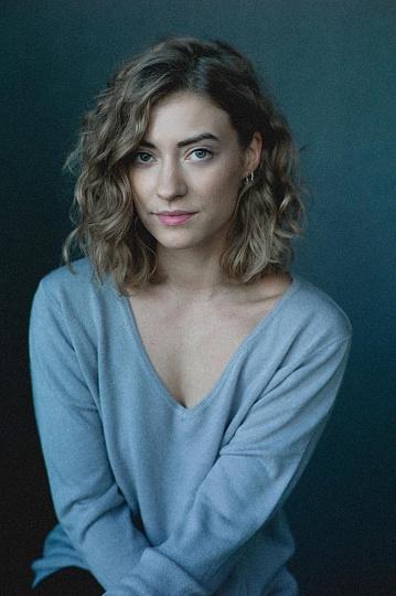 actor Laura Ferries large photo