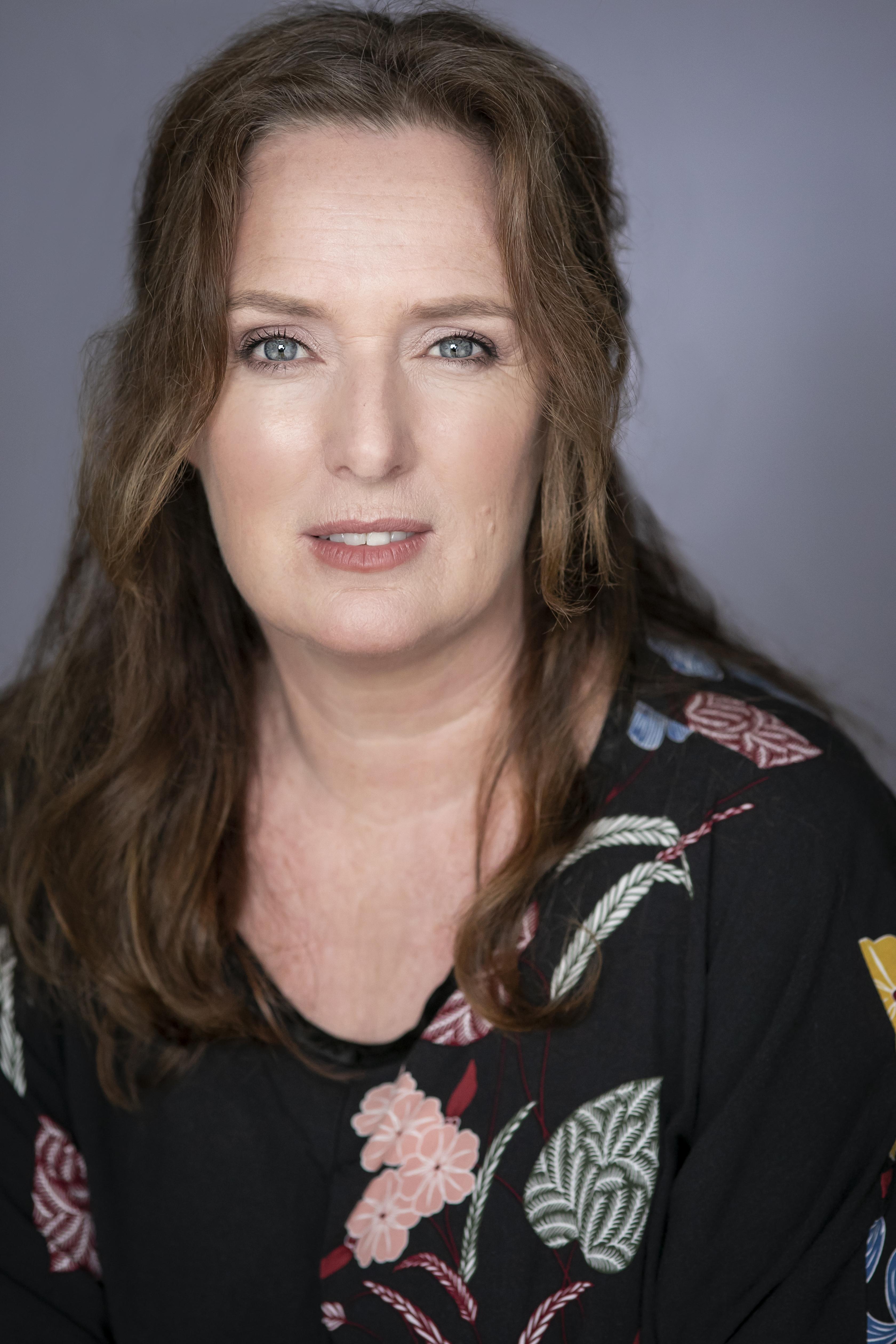 actor Lara Macgregor large photo