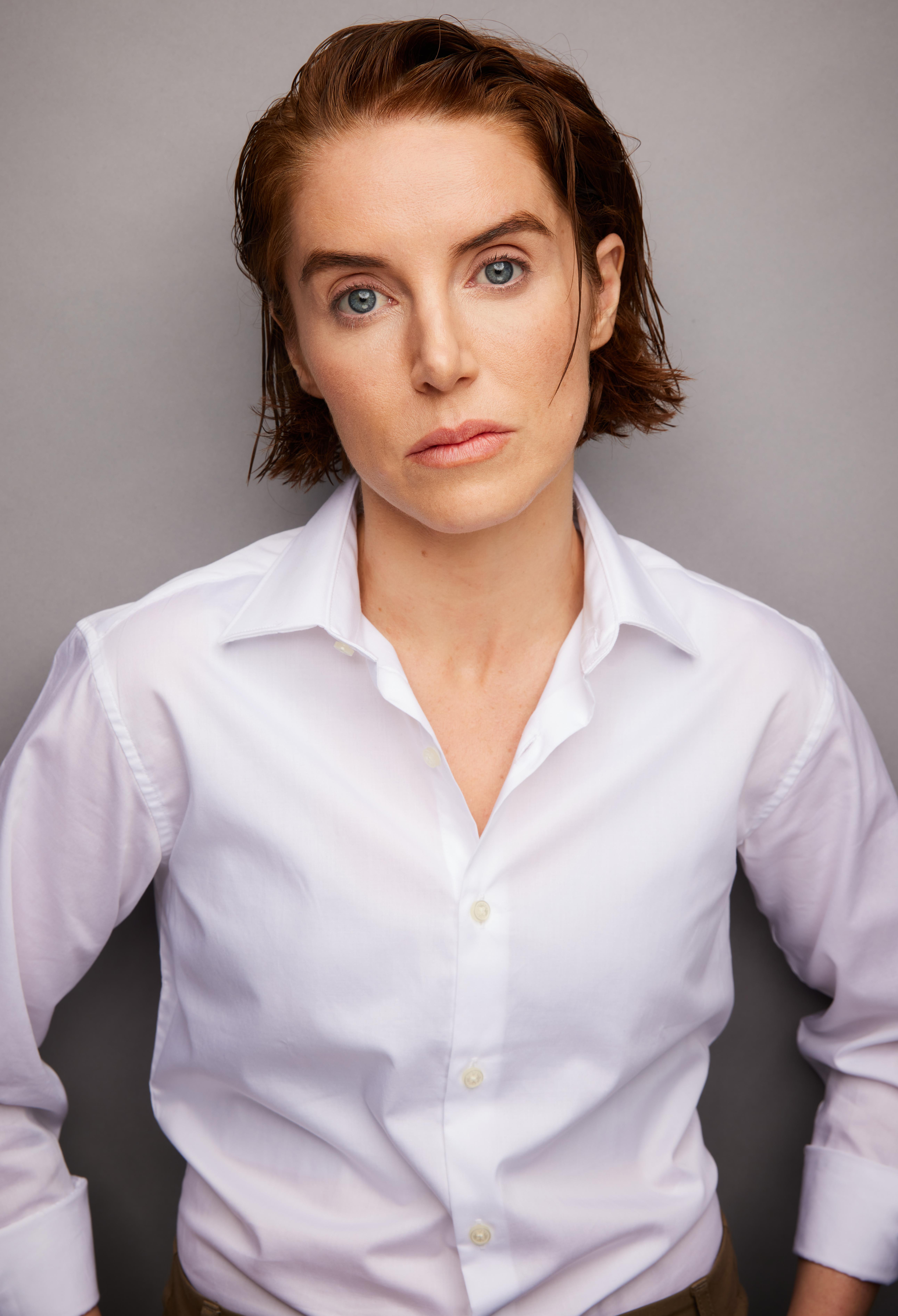 actor Lola Kelly large photo